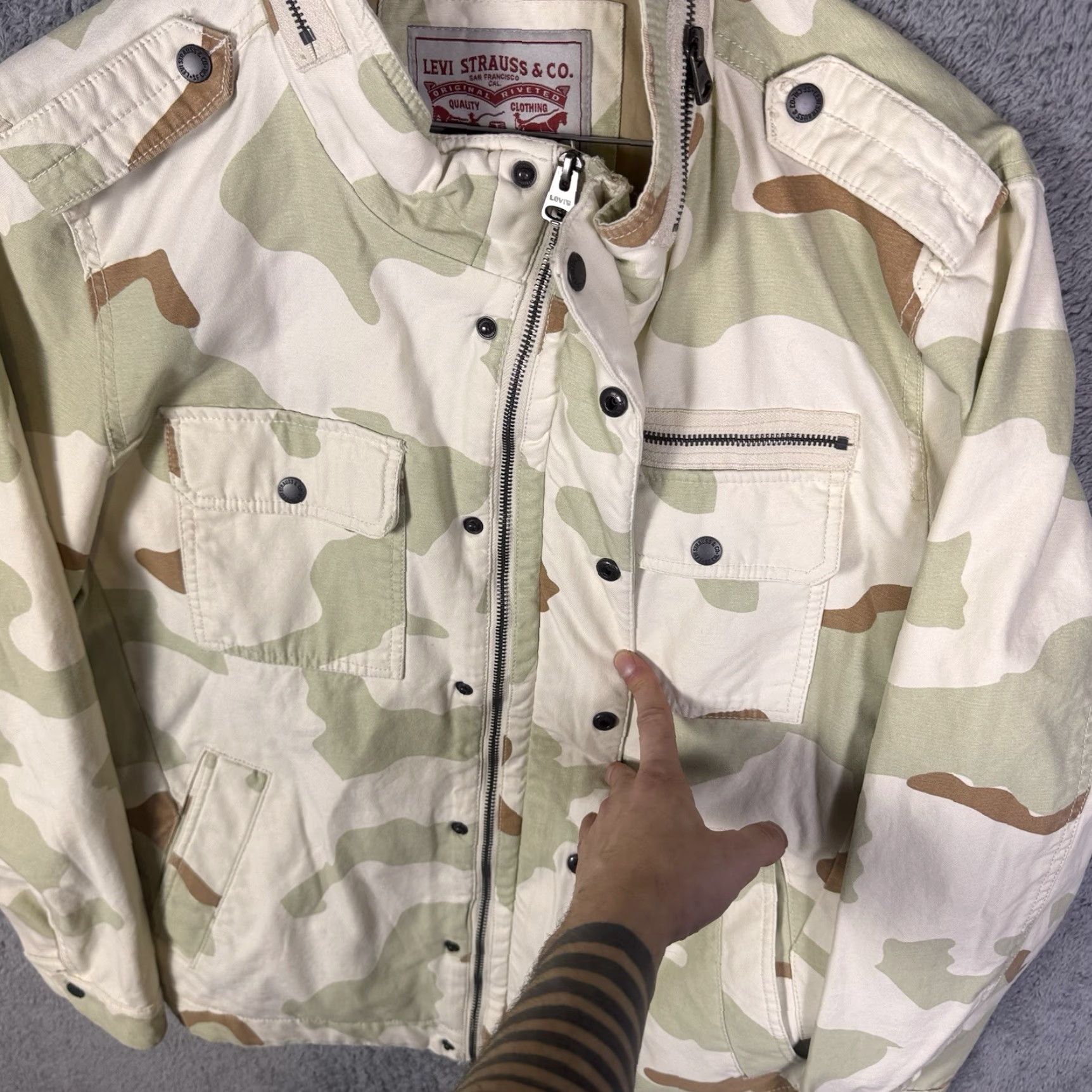 Levi's Levis Trucker Jacket Mens L Field Military Green Desert Full Zip Bomber Camouflage Shirt/Coat Jacket Mens L Green 90s? Size US L / EU 52-54 / 3 - 5 Thumbnail