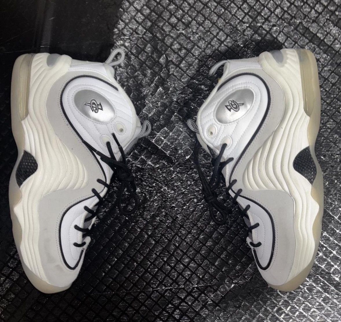 Nike Nike Air Penny II "White and Photon Dust" Size US 9 / EU 42 - 4 Thumbnail