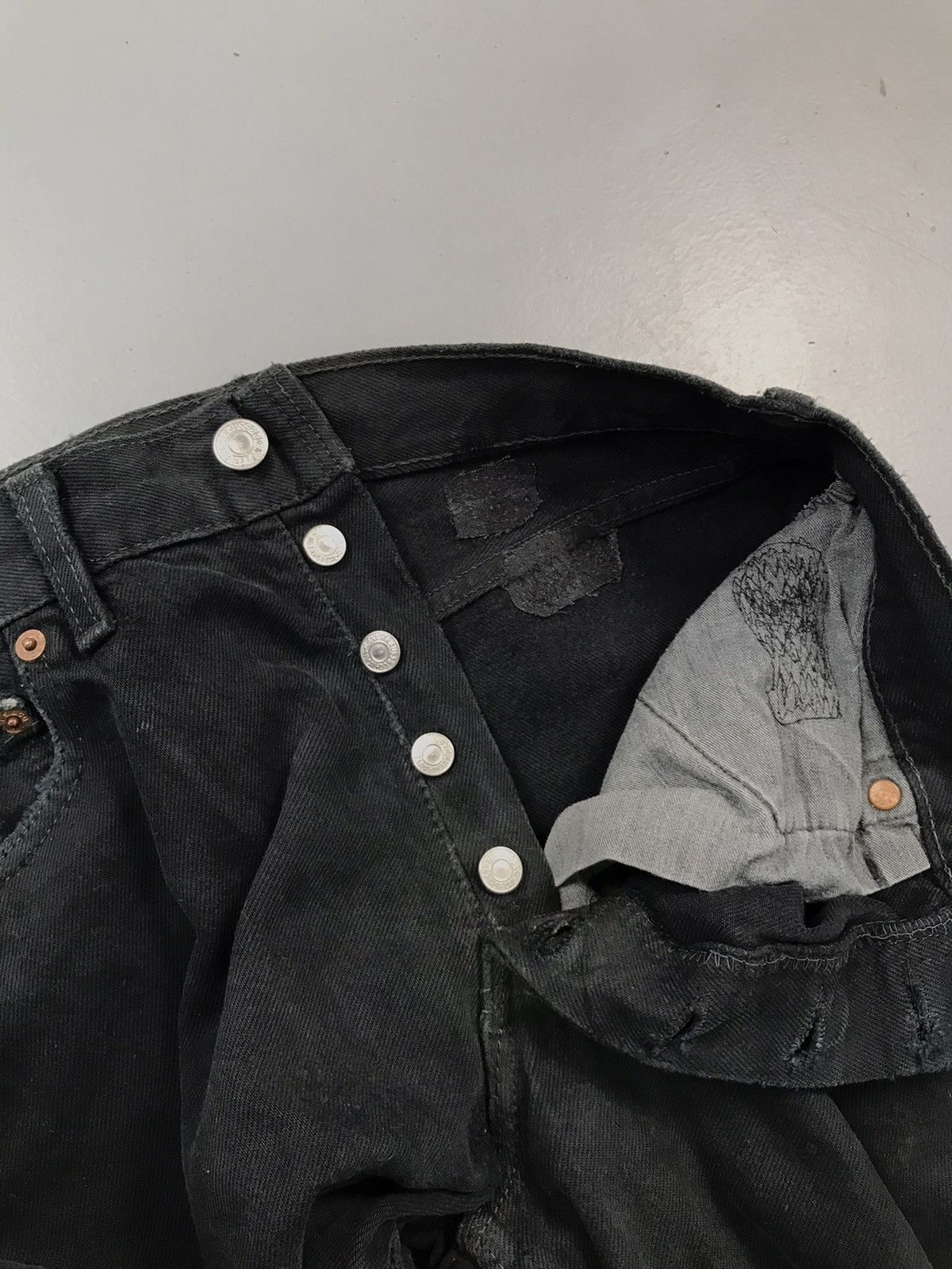 Levi's Vintage Levi’s 501 paper tab distressed denim Size US 30 / EU 46 - 8 Thumbnail