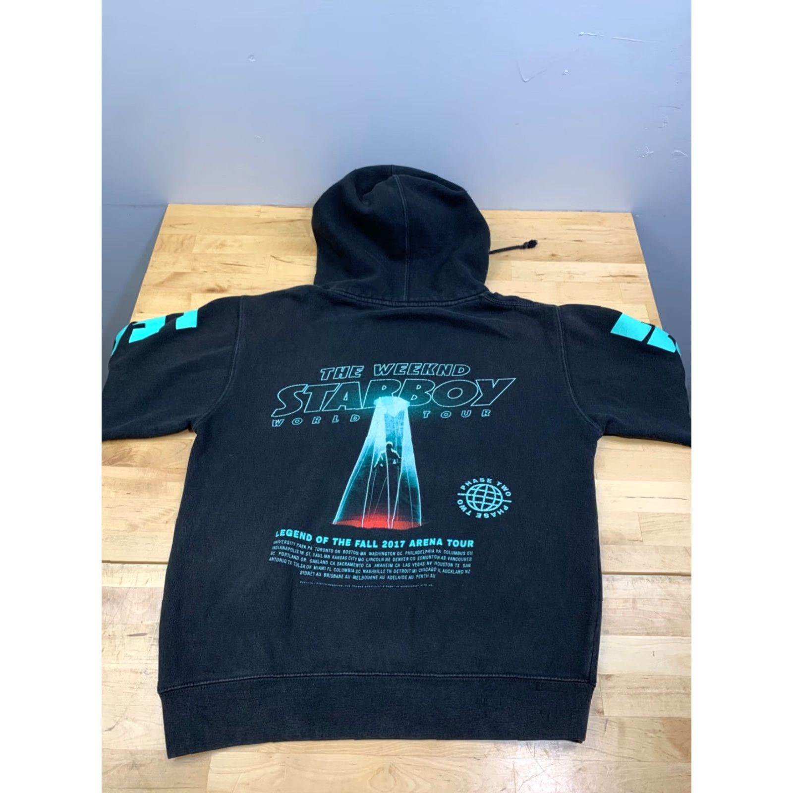 Vintage The Weekend XO Starboy World Tour Hoodie Mens S Black Pullover Hooded Pockets All Seasons 2017 Arena Tour 11429 Size US S / EU 44-46 / 1 - 7 Thumbnail
