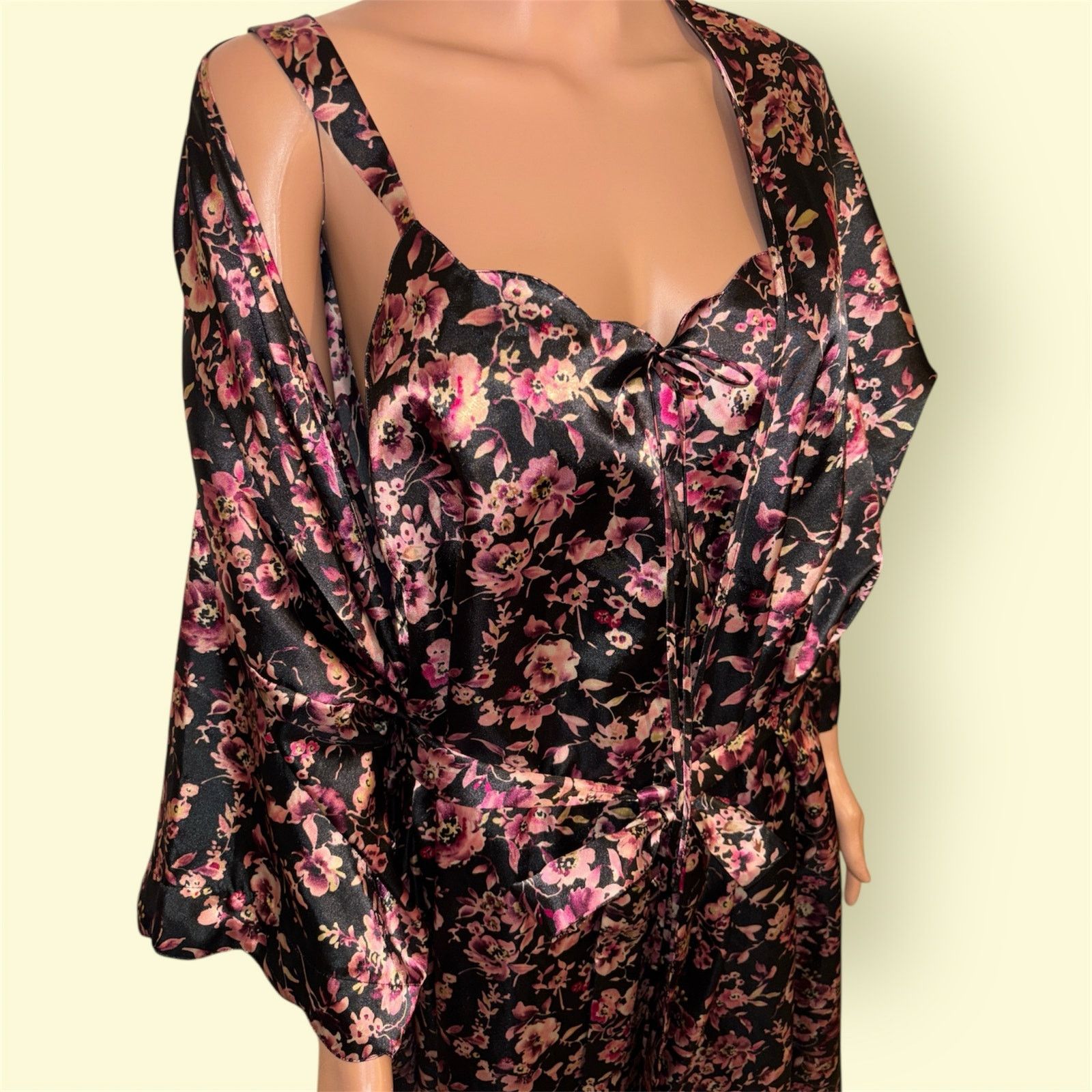 The Unbranded Brand Cacique 2 Piece Floral Satin Robe/Cover Up Size (18-20) Size ONE SIZE - 2 Thumbnail
