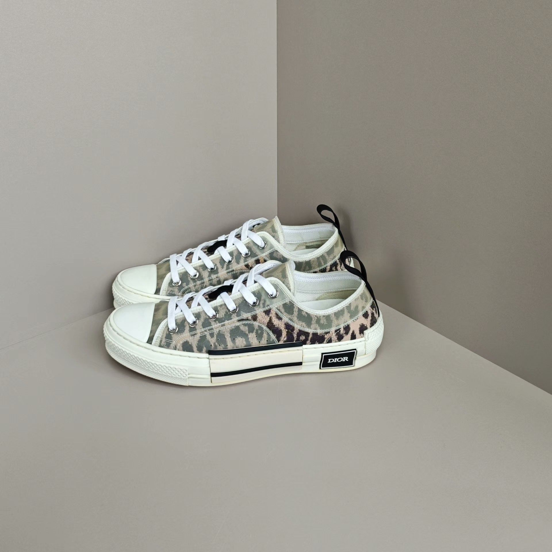 Dior Dior Animal Print Brown Lowtop Sneakers 7 Men Size US 7 / EU 40 - 1 Thumbnail