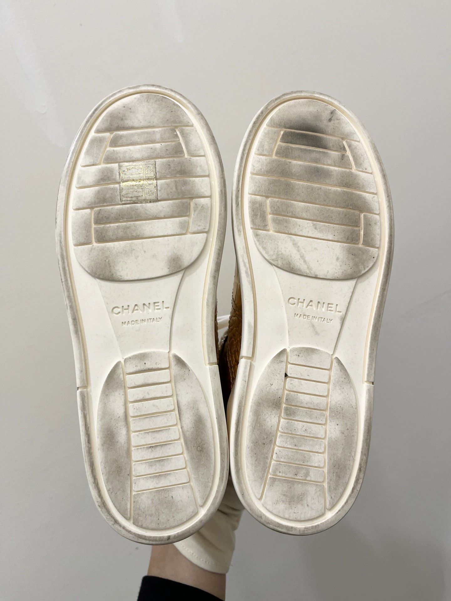 Chanel Chanel Gold Croc Embossed Hightop Sneakers 36.5EU Size US 6 / IT 36 - 4 Thumbnail