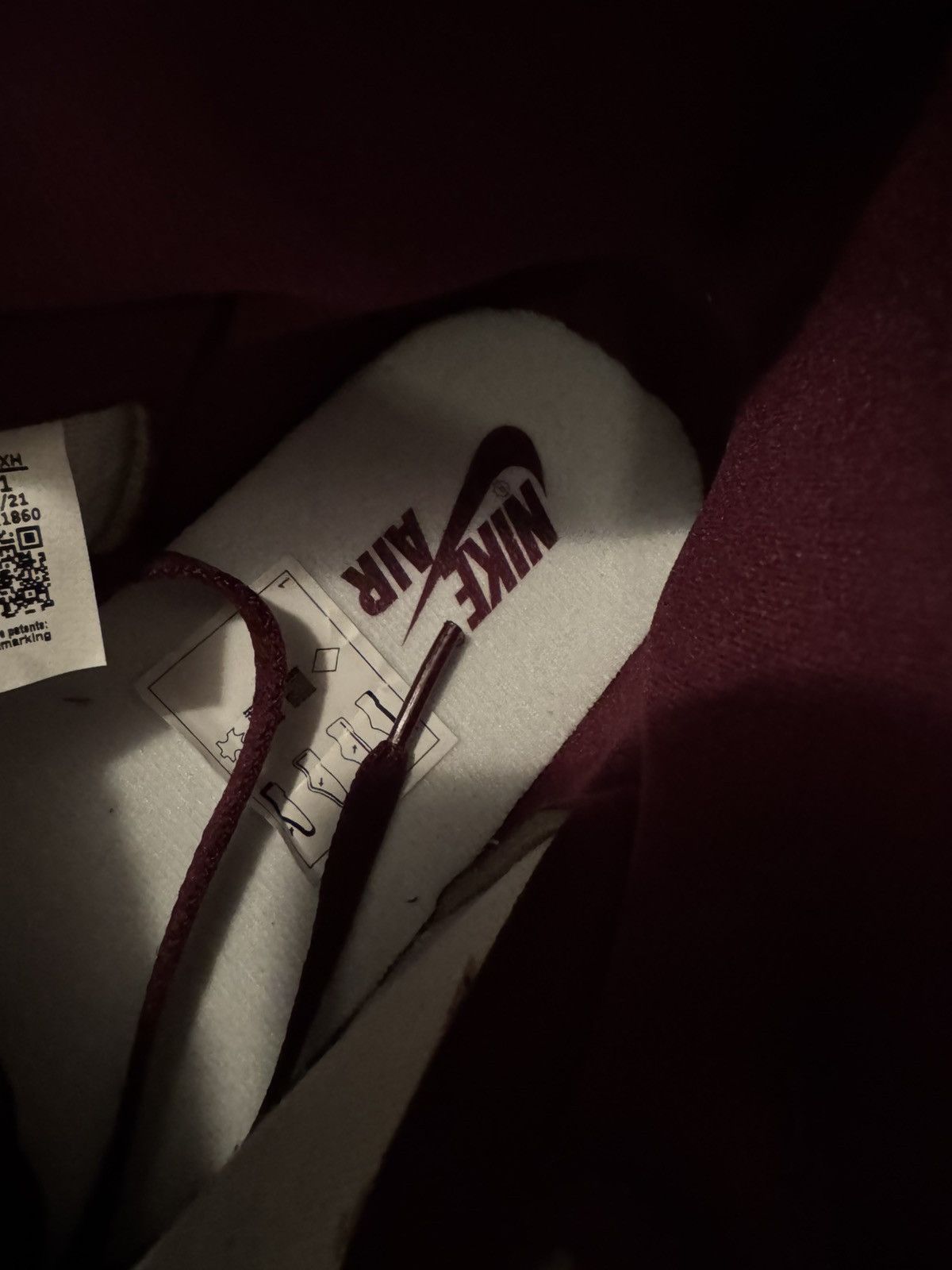 Nike NIKE AIR JORDAN 1 555088-611 “BORDEAUX. US9 new no box condi Size US 9 / EU 42 - 10 Thumbnail