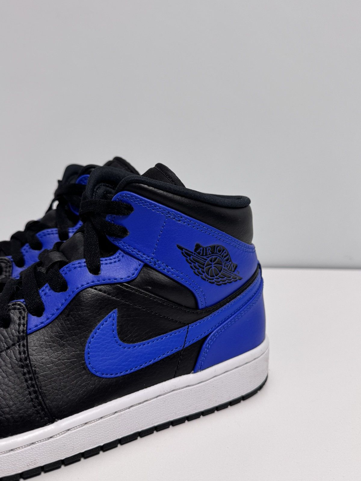 Jordan Brand Air Jordan 1 Mid Hyper Royal Size US 9 / EU 42 - 2 Thumbnail