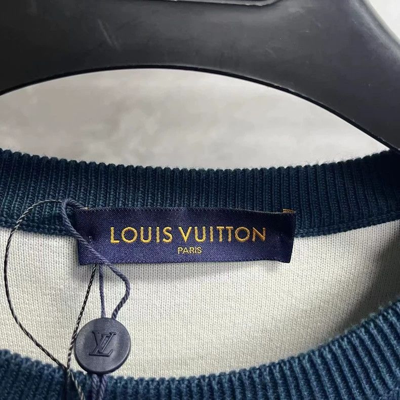 Louis Vuitton Louis Vuitton Blue logo letter jacquard gradient crew neck Size US M / EU 48-50 / 2 - 2 Thumbnail