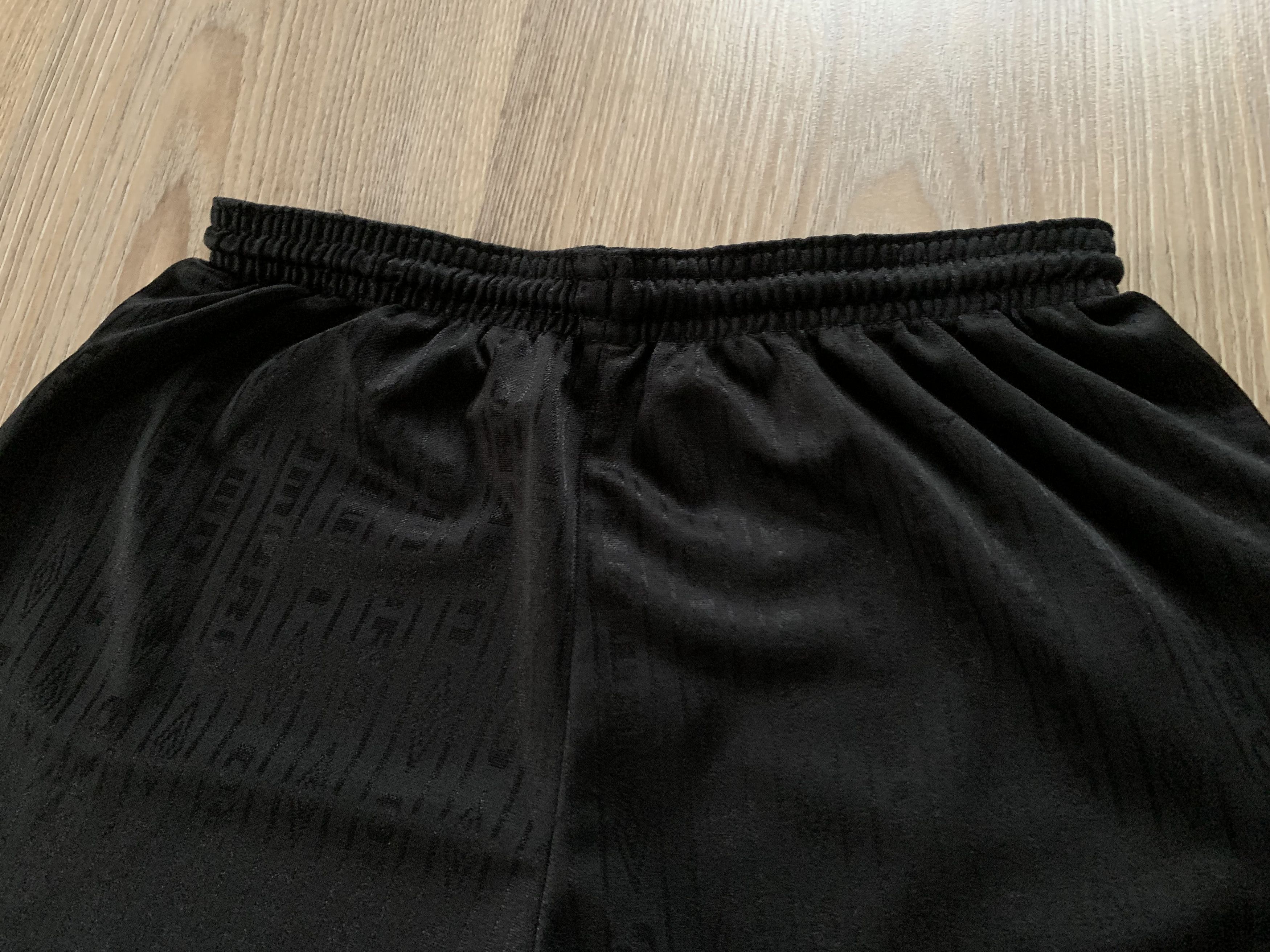 Umbro × Vintage Vintage Umbro Youth Monograme Football Soccer Shorts Size US 26 / EU 42 - 4 Thumbnail