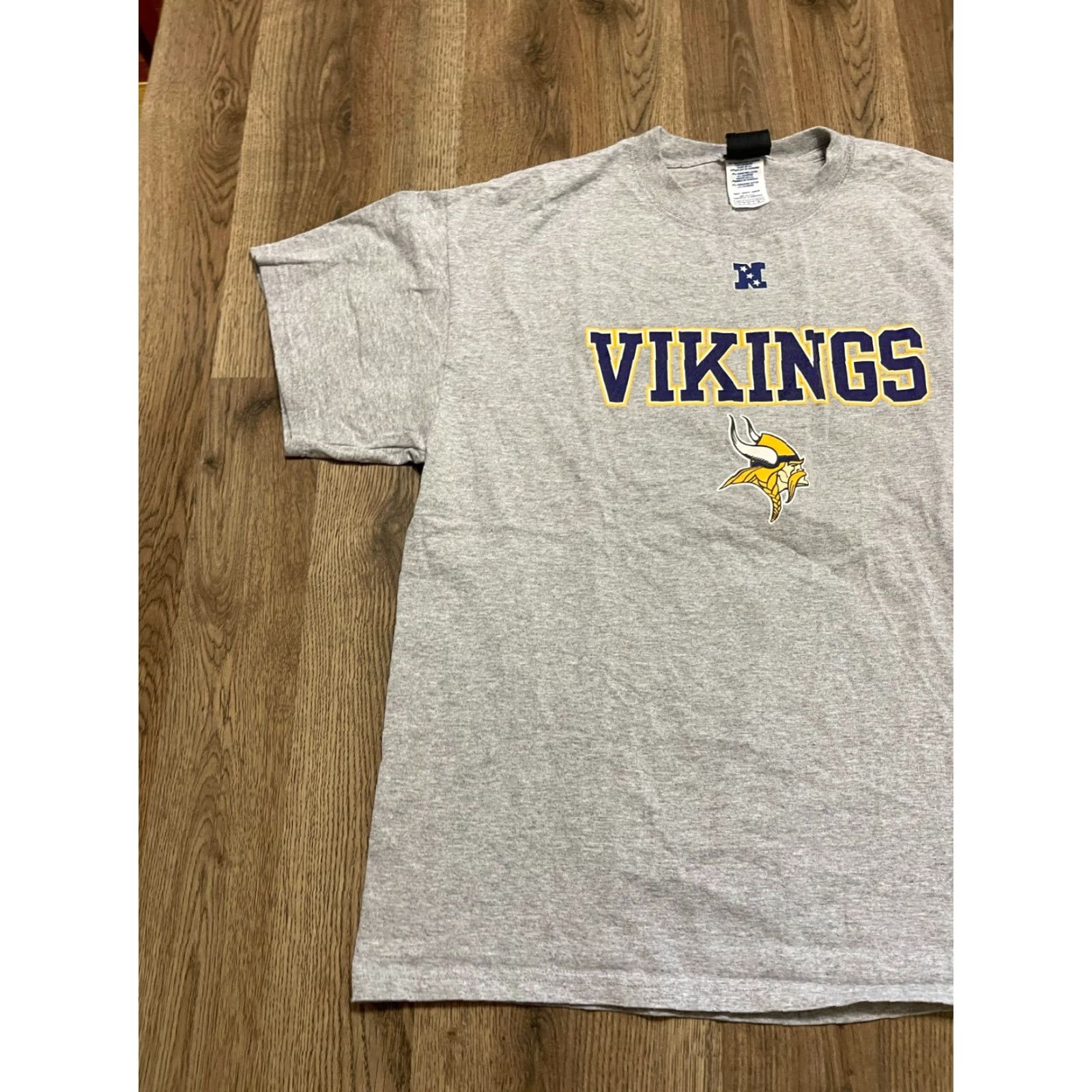 NFL NFL Team Apparel Shirt, Men's Large, Gray, Minnesota Vikings Size L / US 10 / IT 46 - 3 Thumbnail