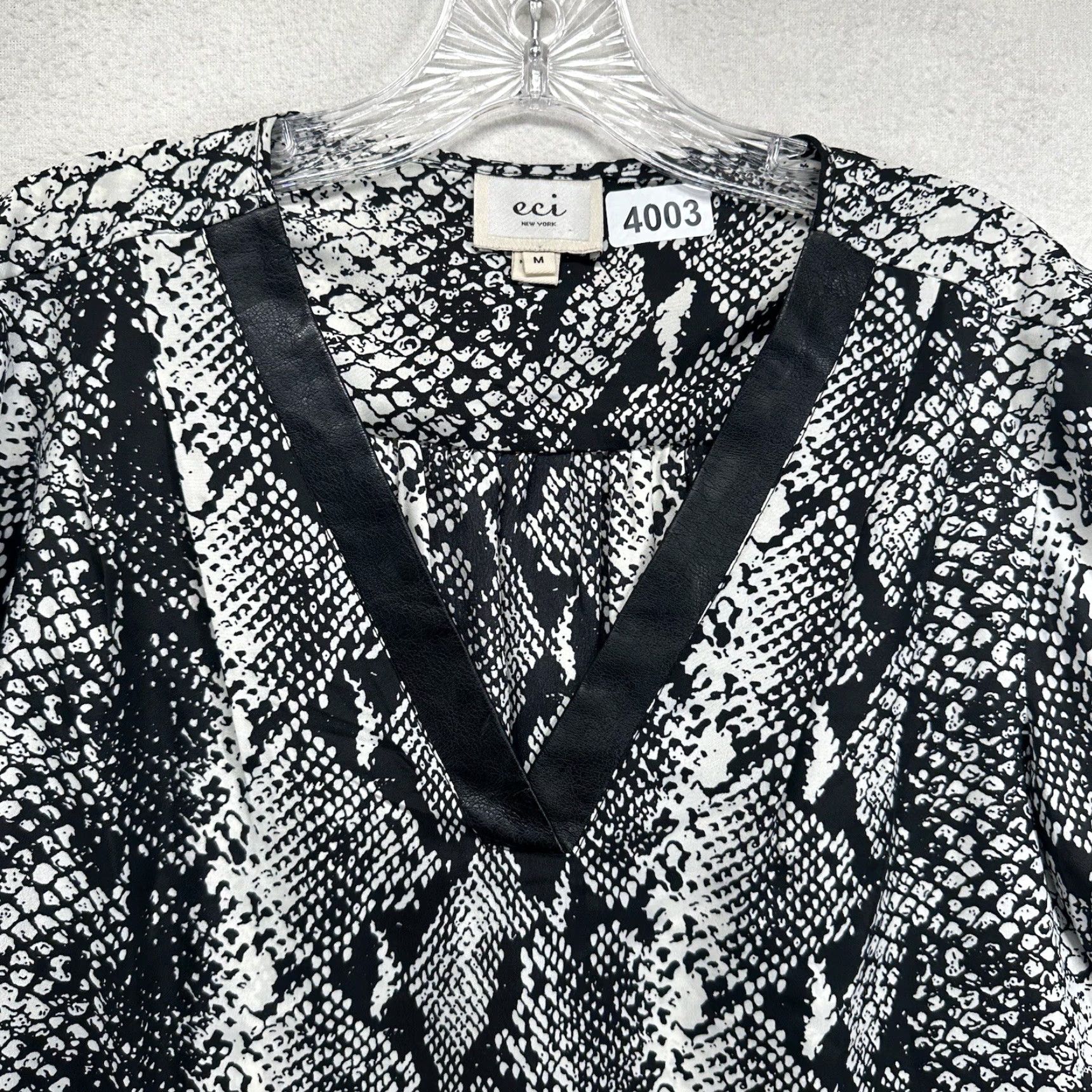 Vintage ECI Women’s Blouse Shirt Long Sleeve V-Neck Pullover Black Animal Print Tunic Medium Size M / US 6-8 / IT 42-44 - 3 Thumbnail