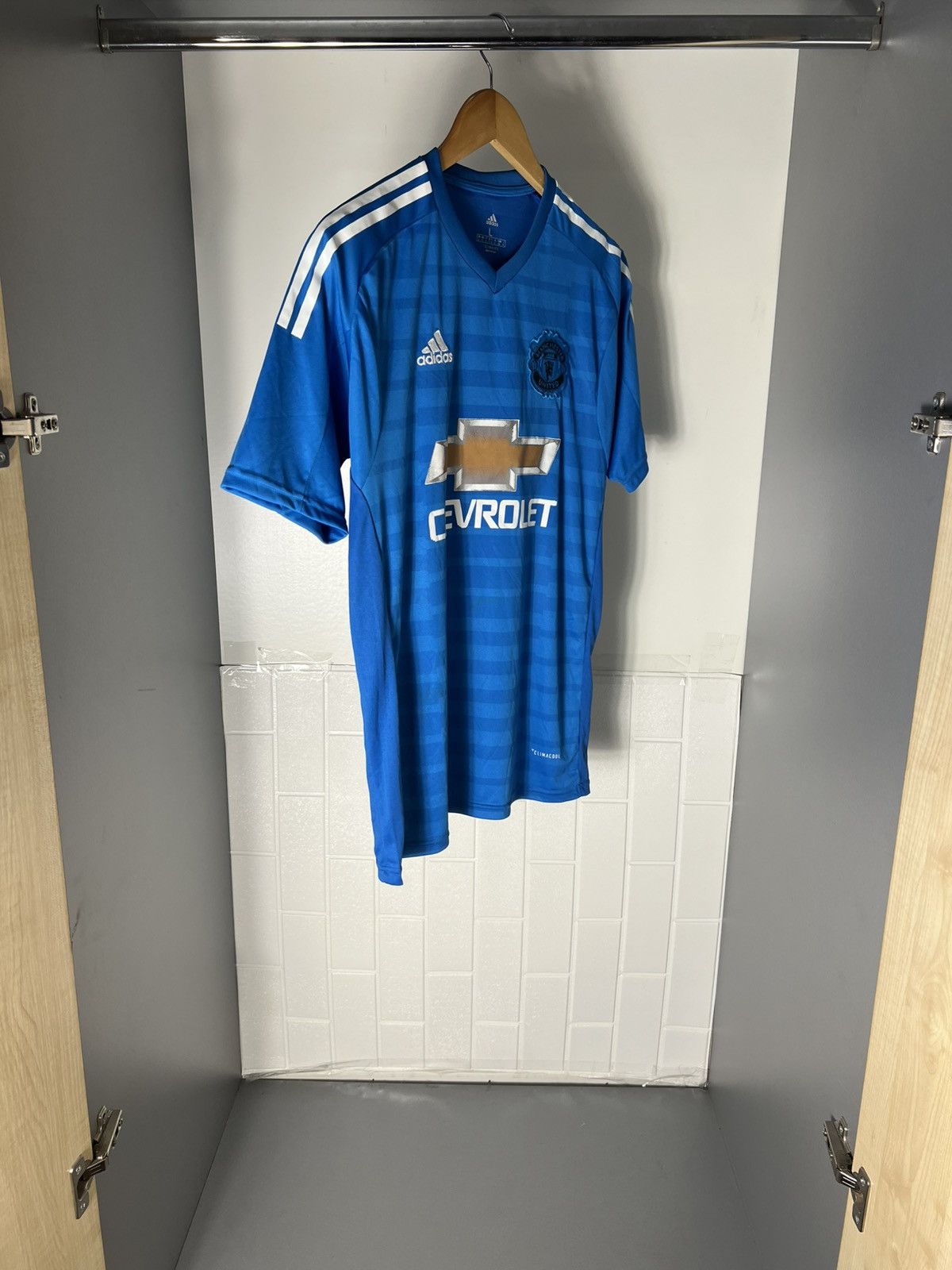 Vintage ADIDAS FC MANCHESTER UNITED ENGLAND SOCCER JERSEY RETRO Y2K Size US L / EU 52-54 / 3 - 7 Thumbnail