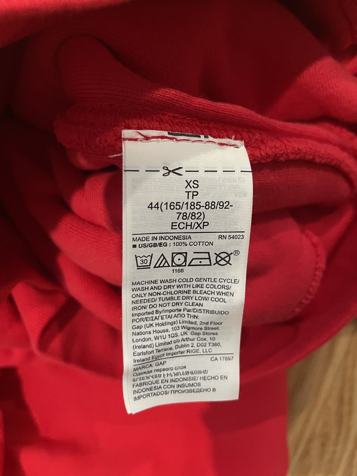Balenciaga × Gap × Kanye West Yeezy Gap Perfect Hoodie Red Size XS Size US XS / EU 42 / 0 - 5 Thumbnail