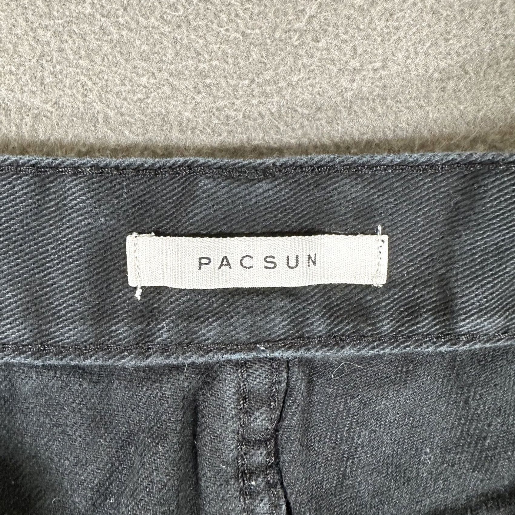 Pacsun PacSun Jeans Women 24 Black High Rise Straight Flower Embroidered Button Fly EUC Size 42" / US 20 - 3 Thumbnail