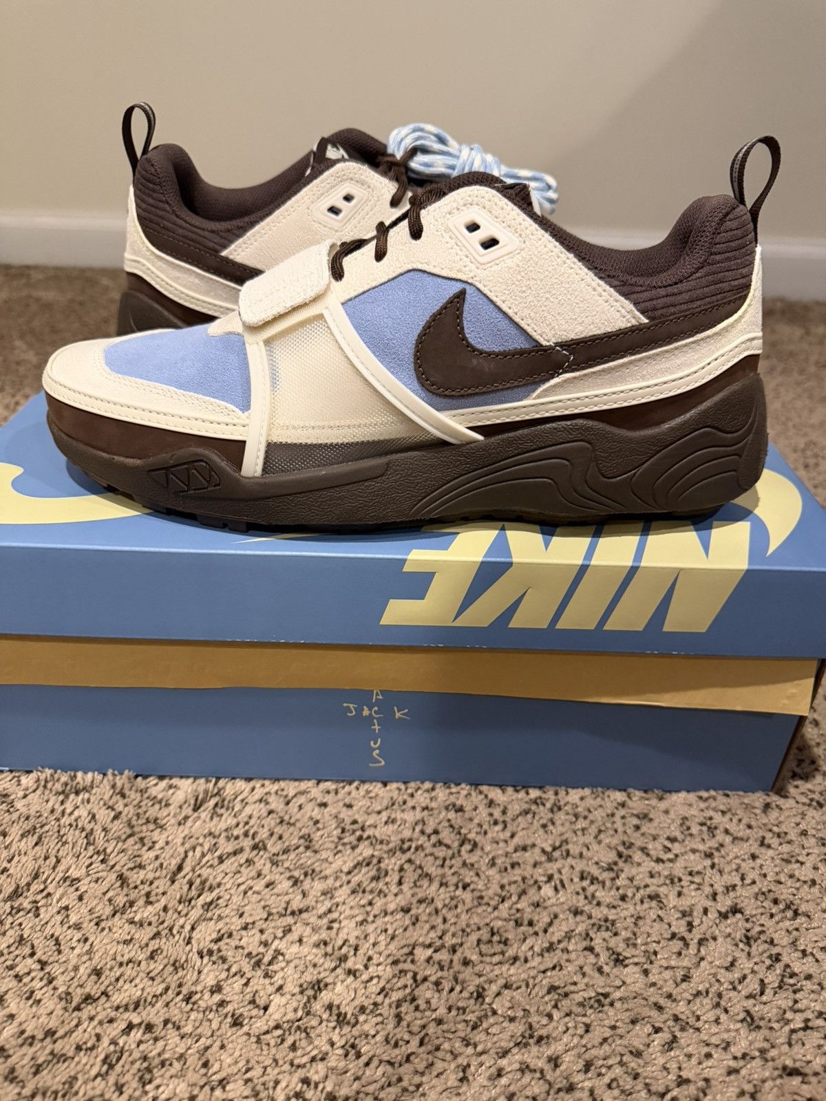 Nike × Travis Scott Nike Zoom Field Jaxx Leche Blue Size US 10.5 / EU 43-44 - 1 Thumbnail