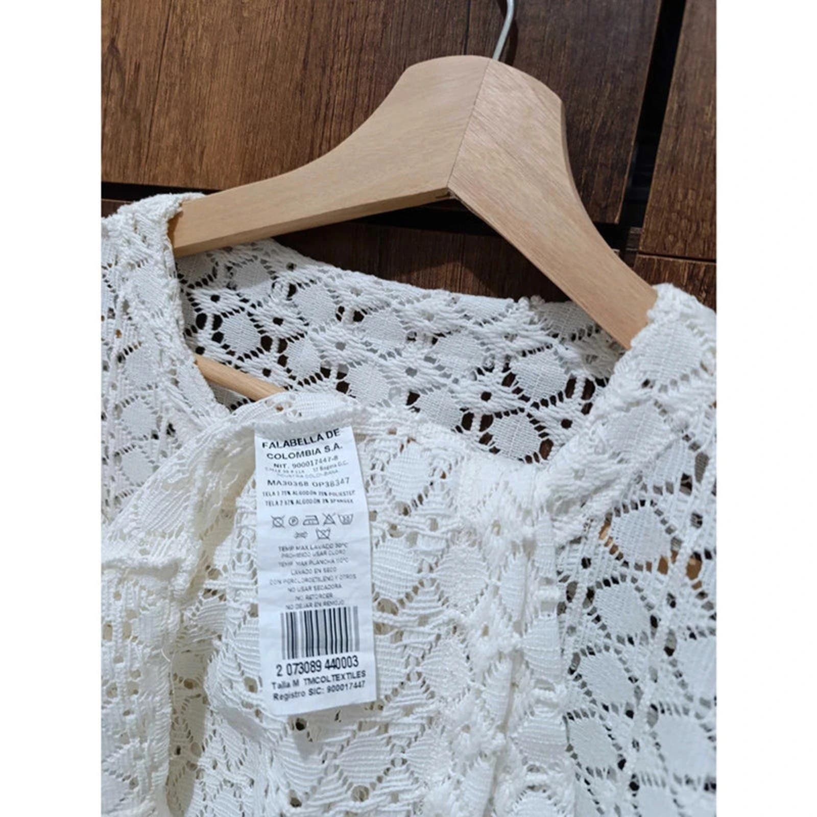 Other 3/4 Sleeve White Top with Tiny Holes and Front Straps Size M / US 6-8 / IT 42-44 - 4 Thumbnail