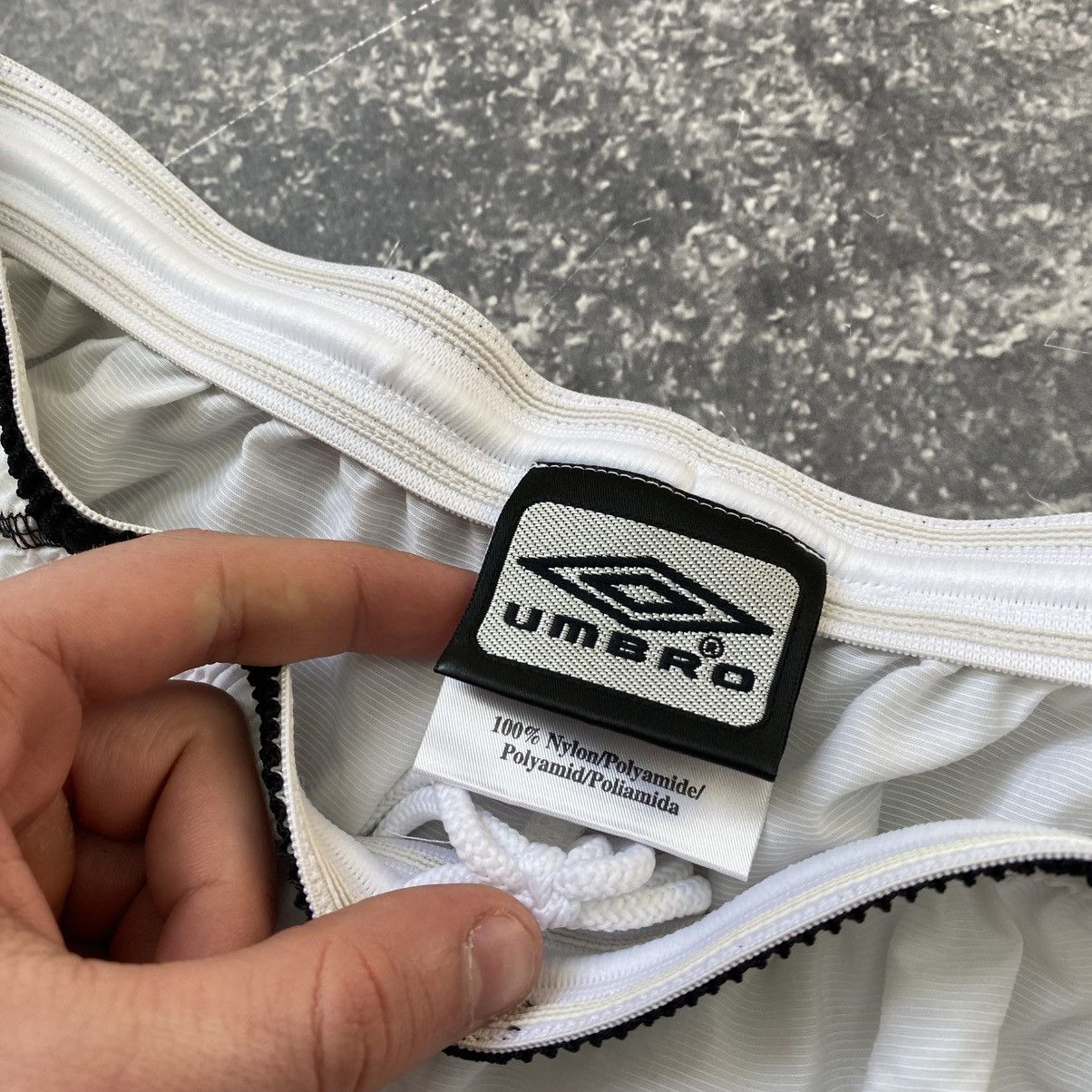 Umbro Vintage Umbro Manchester United Small logo white 90’s shorts Size US 34 / EU 50 - 4 Thumbnail