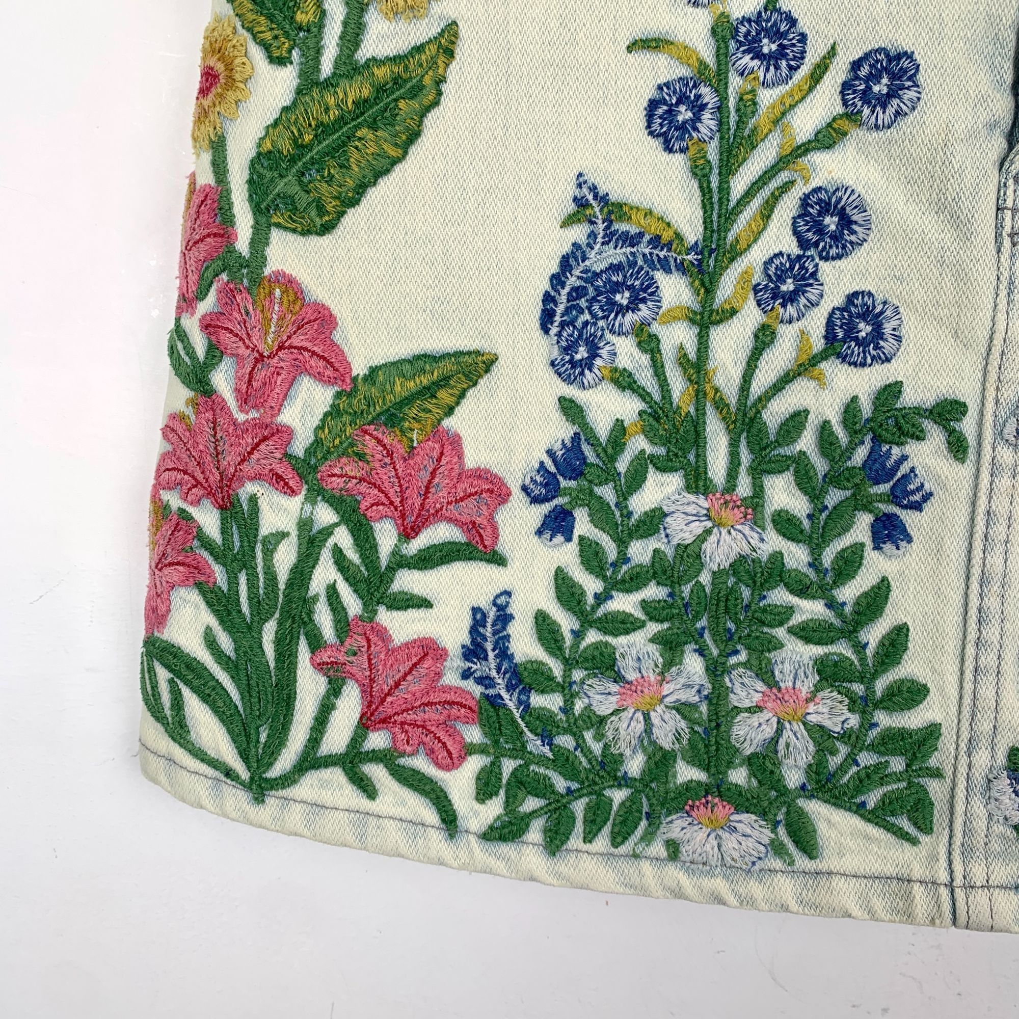 Gucci Gucci Floral Embroidered Denim Skirt Womens Size 38 Light Wa Size 38" / US 16 / IT 52 - 4 Thumbnail