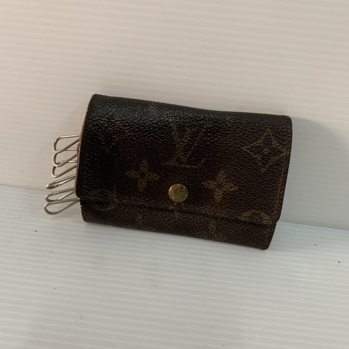 Louis Vuitton Authentic Louis Vuitton Key Holder Size ONE SIZE - 1 Thumbnail