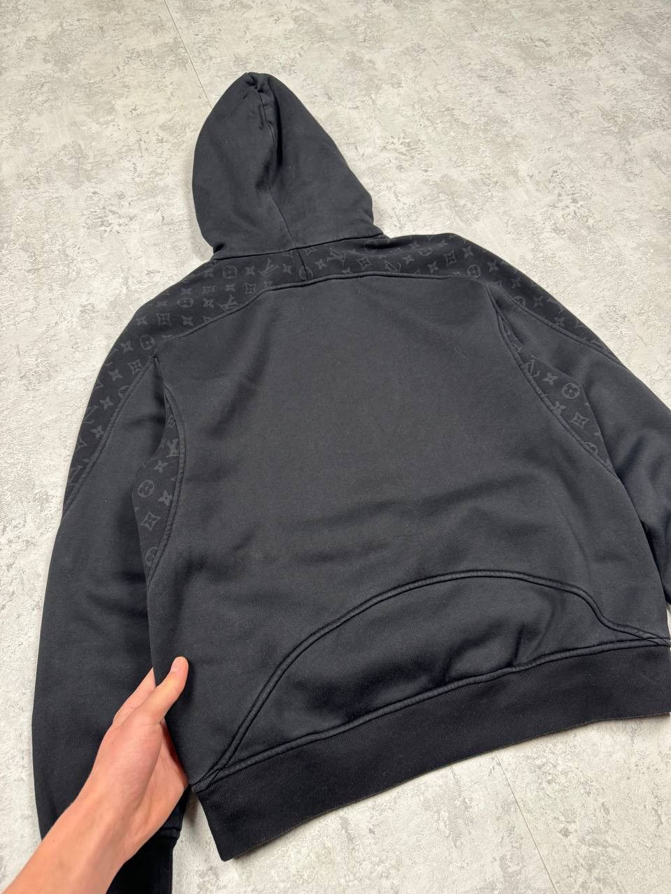 Louis Vuitton Louis Vuitton Monogram Circle Cut Black Hoodie Size M Size US M / EU 48-50 / 2 - 12 Thumbnail