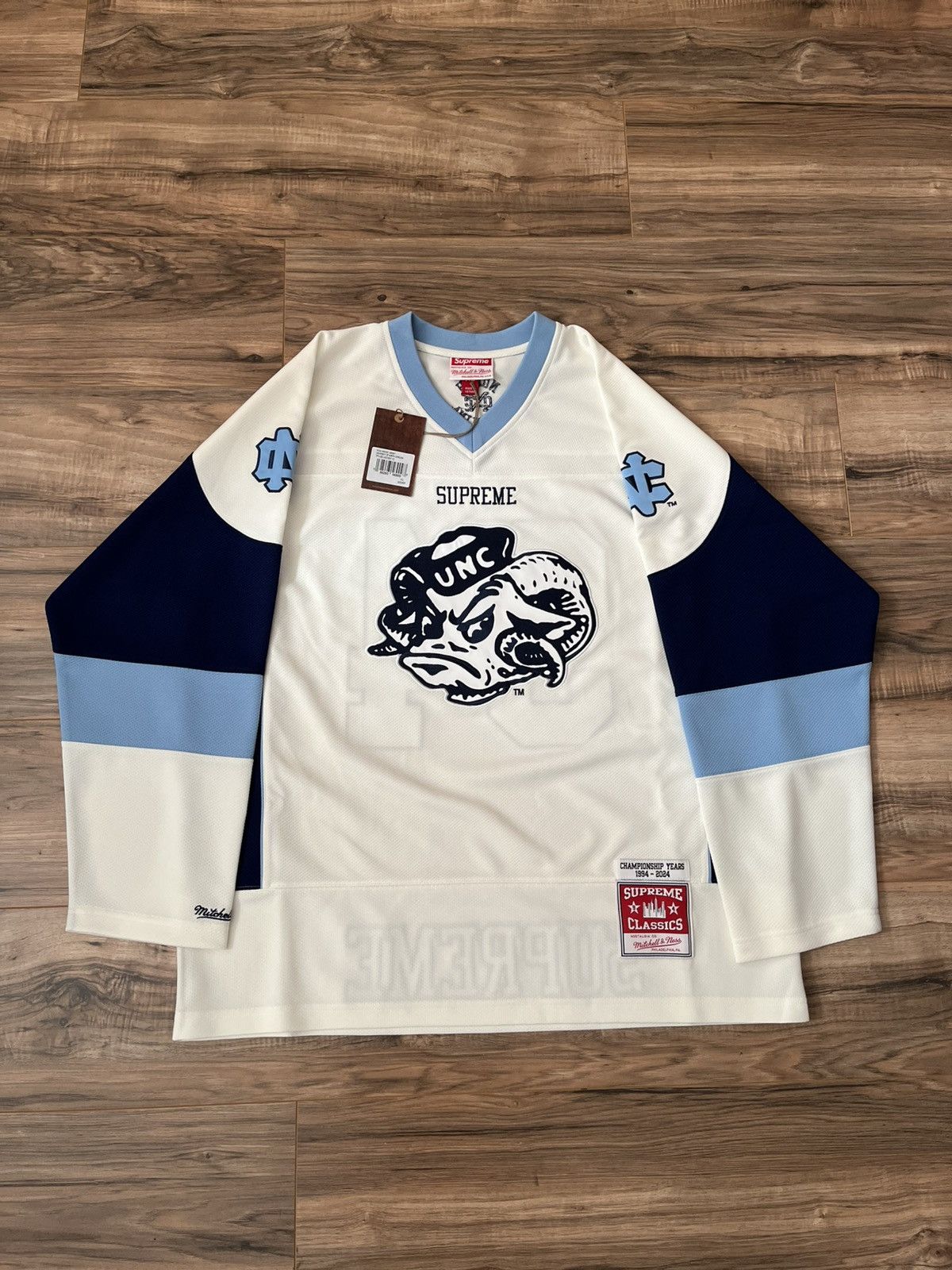 Mitchell & Ness × NCAA × Supreme Supreme Mitchell & Ness NCAA Hockey Jersey Size US XL / EU 56 / 4 - 2 Thumbnail