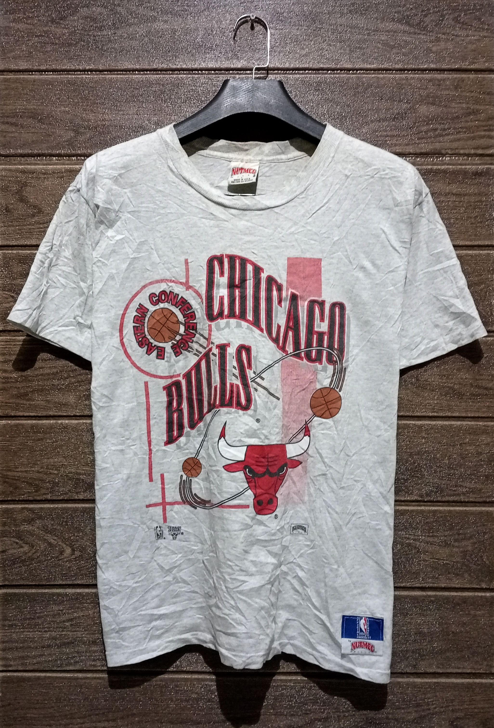 Nutmeg Vintage '90s Nutmeg Mills NBA Chicago Bulls Tee USA Size US L / EU 52-54 / 3 - 1 Thumbnail