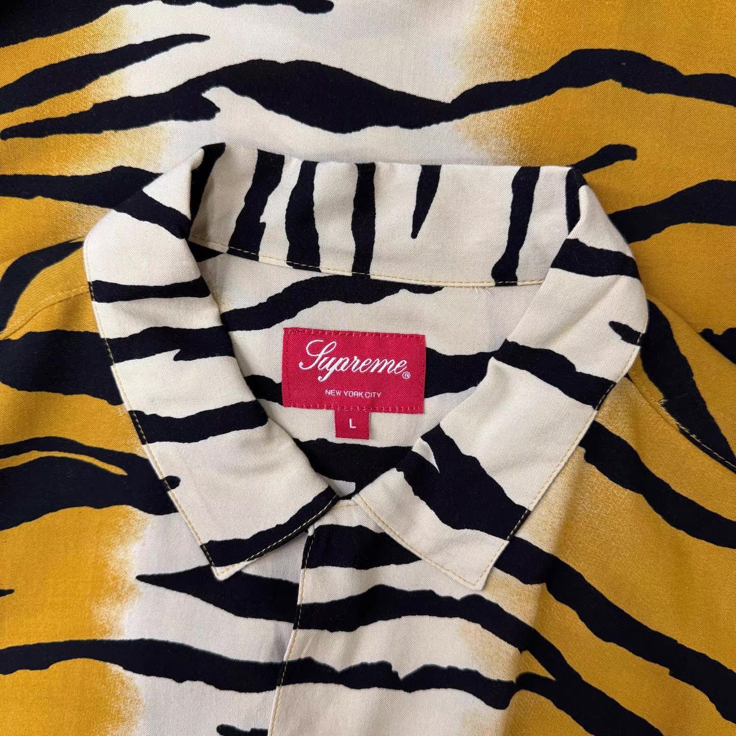 Supreme Supreme Tiger Print Short Sleeve Shirt Q10 Size US L / EU 52-54 / 3 - 4 Thumbnail