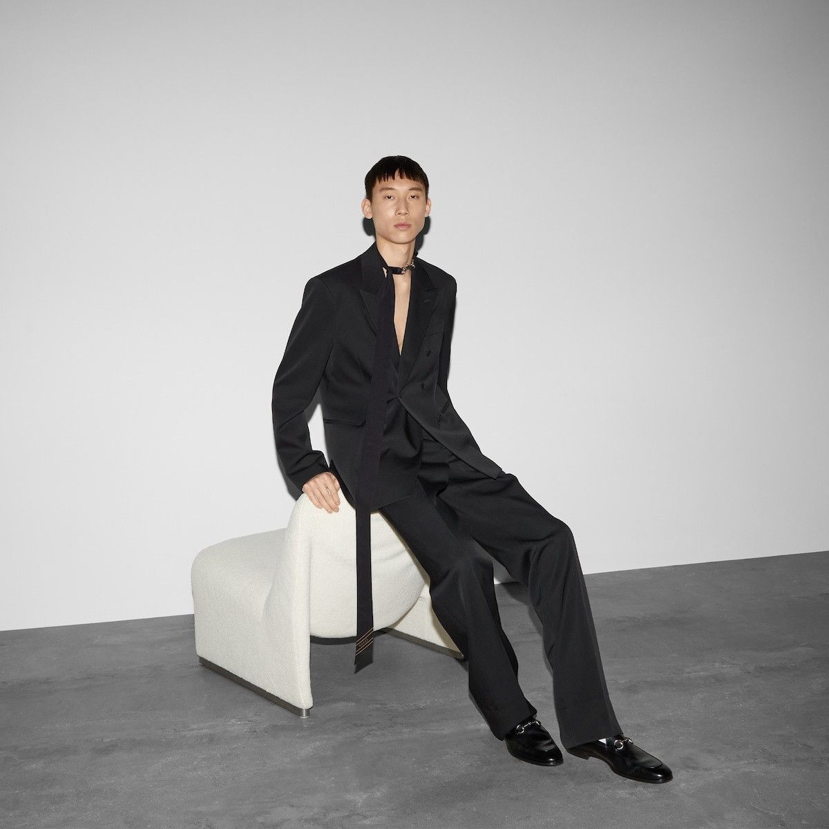 o1loc1c0226 803567 Wool Suit in Black