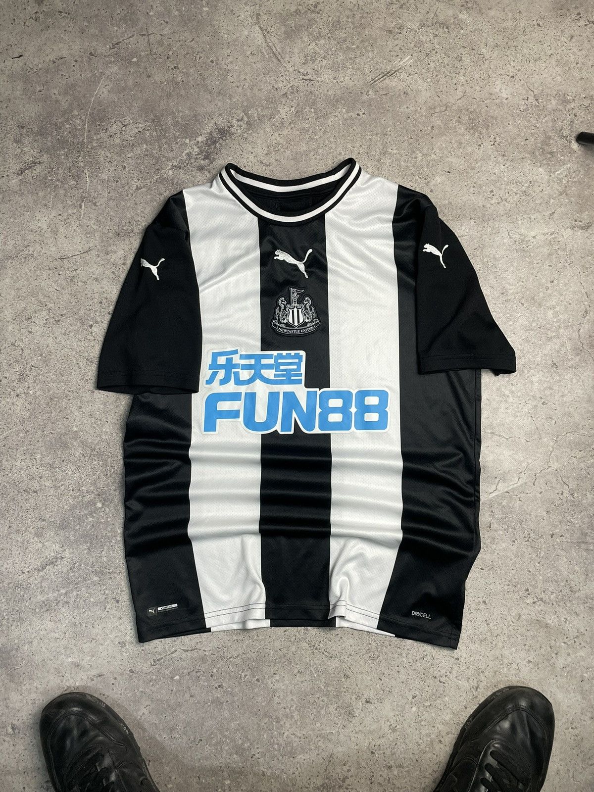Puma Newcastle United 2019/20 Home Football Shirt Soccer Jersey Size US M / EU 48-50 / 2 - 1 Thumbnail