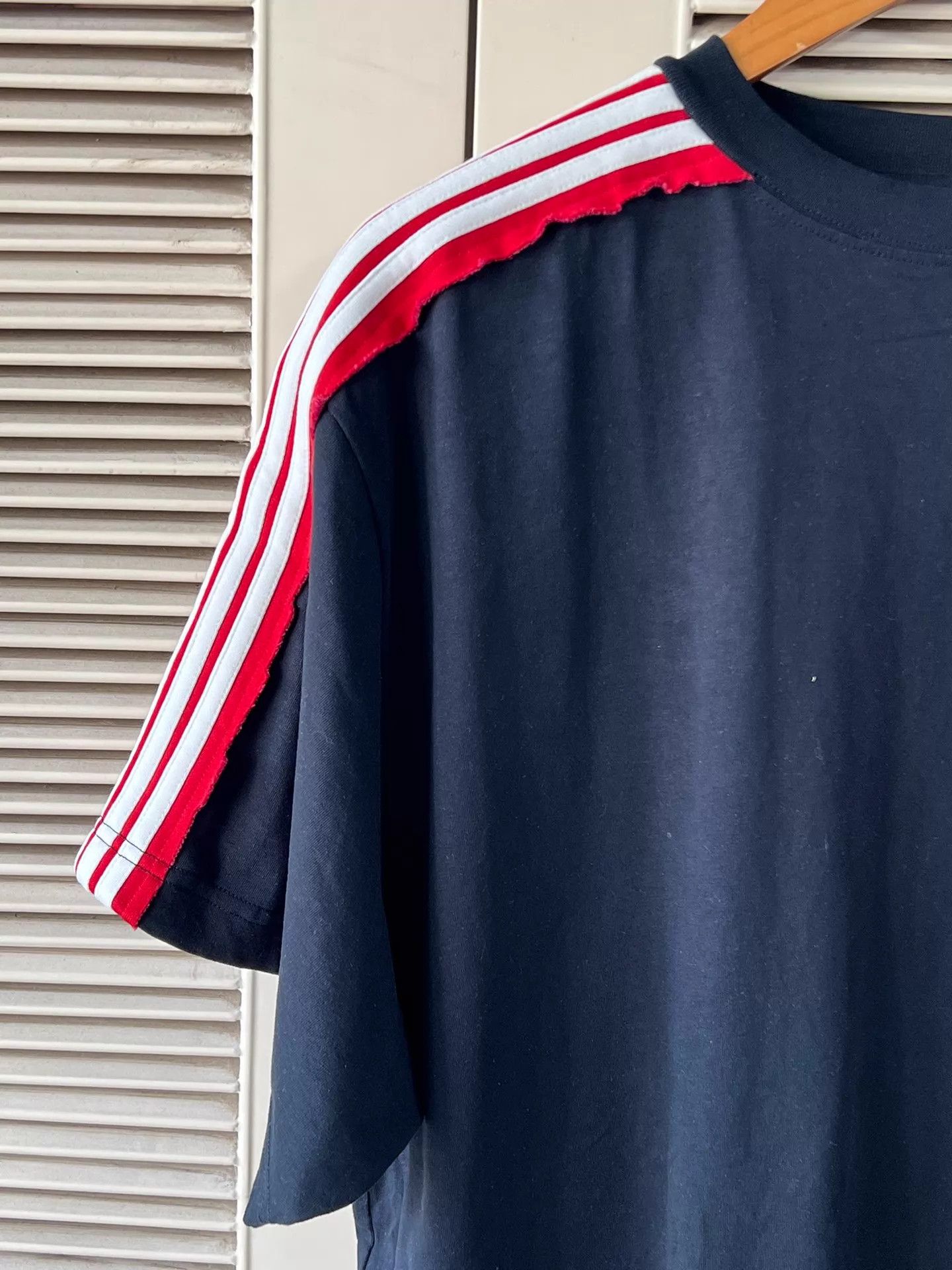 Balenciaga Balenciaga Black Stripe Shoulders Double Ring Logo Unisex Size US S / EU 44-46 / 1 - 4 Thumbnail