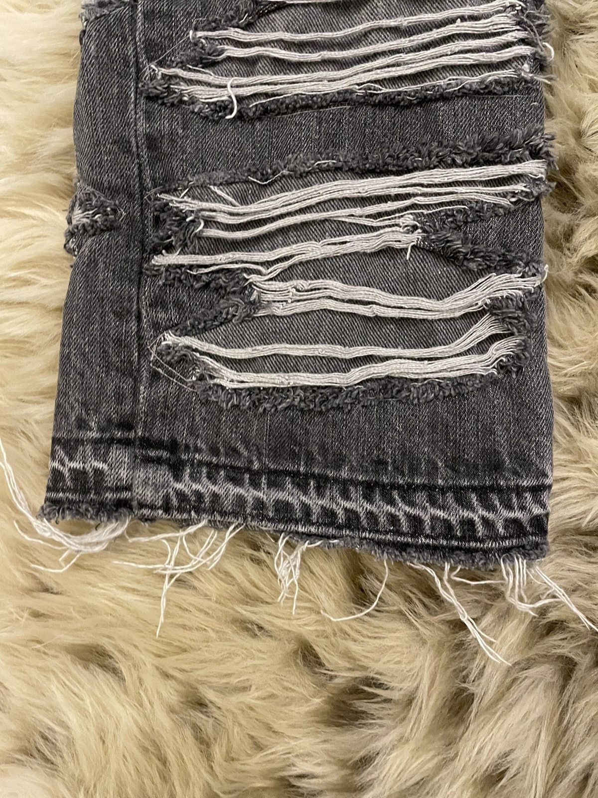 Handmade × Levi's distressed Levi’s 501 32/32 denim. Size US 32 / EU 48 - 4 Thumbnail
