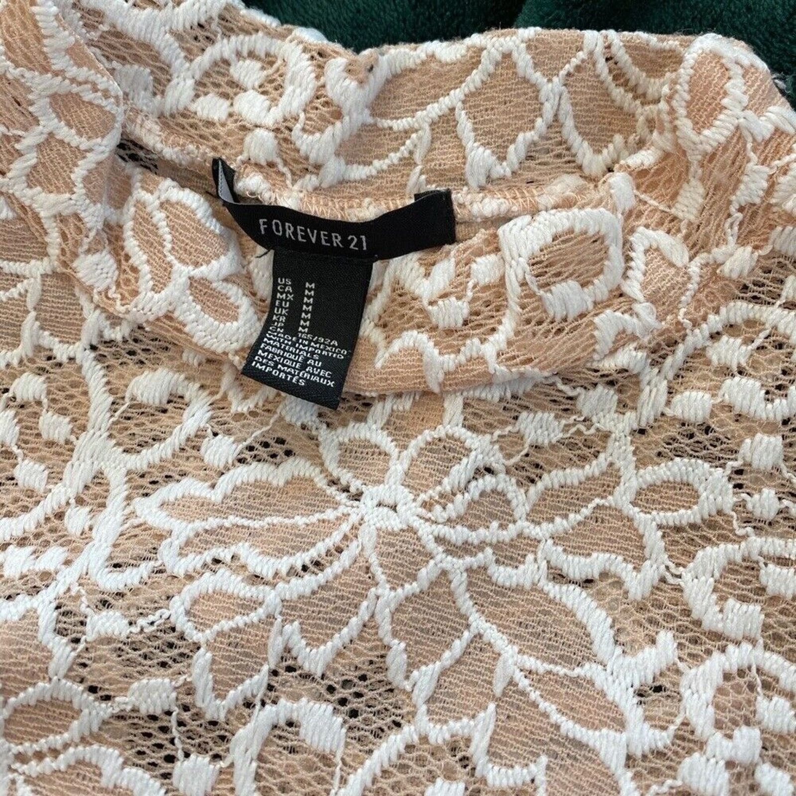Forever 21 Mock Neck Bell Short Sleeve Blouse Sheer Floral Lace Design Size M / US 6-8 / IT 42-44 - 7 Thumbnail