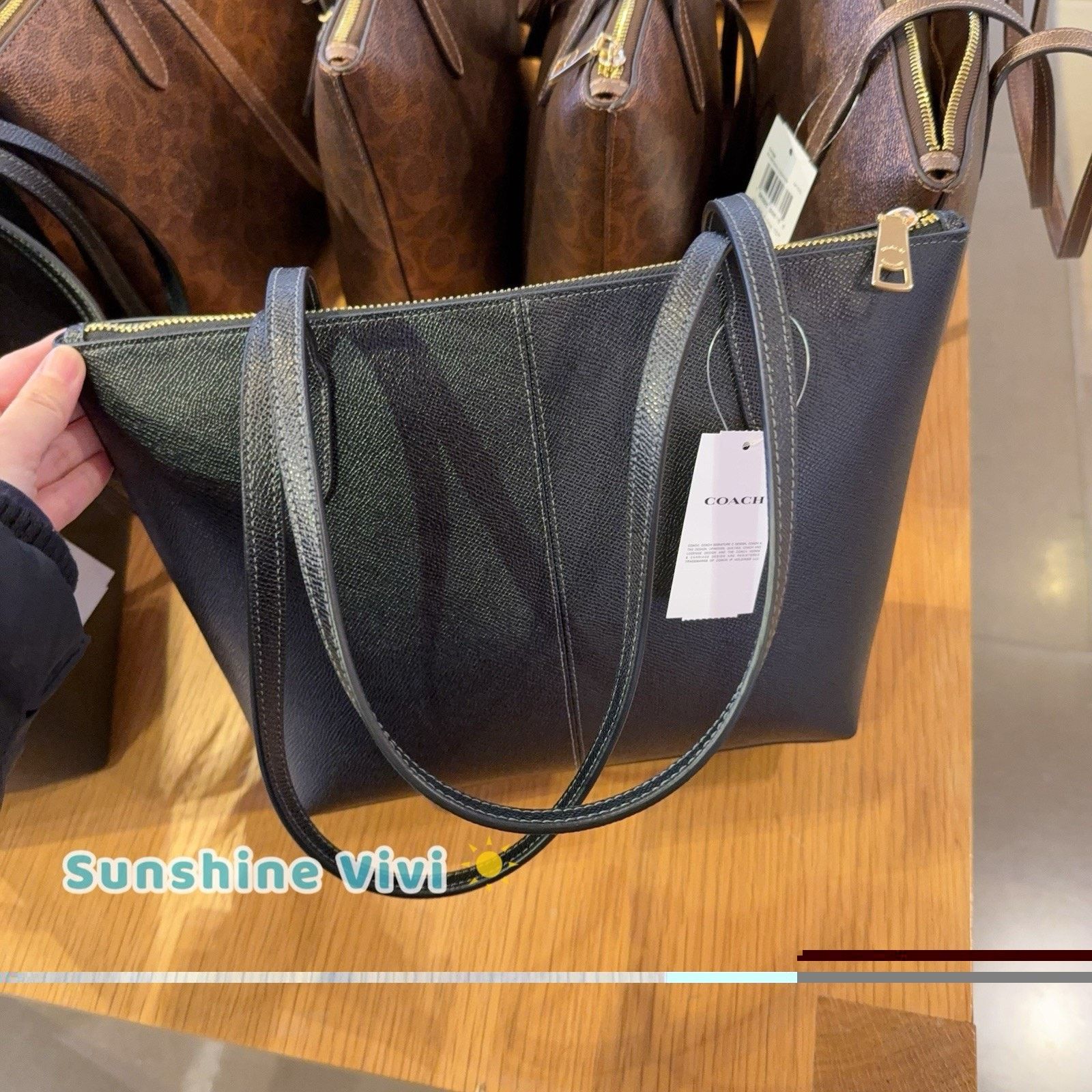 Coach NWT COACH Fiona Zip Tote Bag In leather CW395, Black Gold Size ONE SIZE - 5 Thumbnail