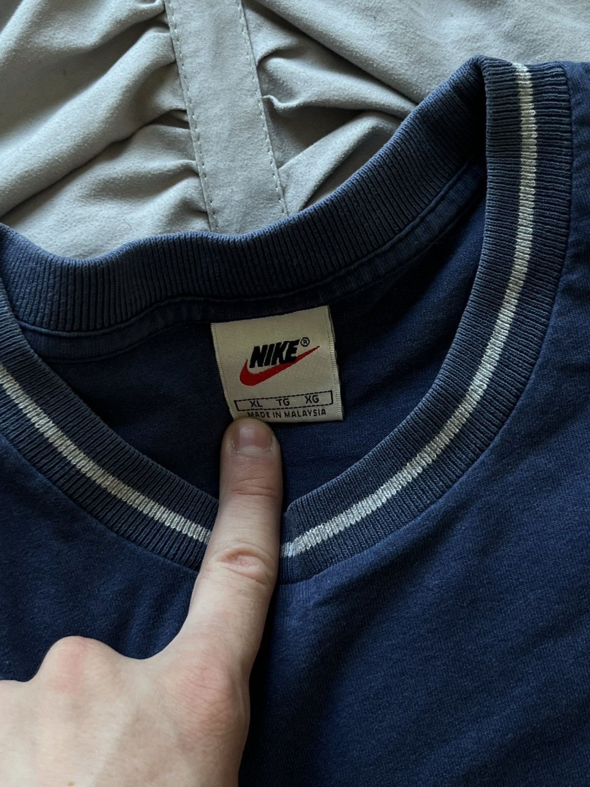 Nike Vintage T Shirt Nike Faded Streetwear OG Swoosh Boxy Fit XL Size US XL / EU 56 / 4 - 5 Thumbnail