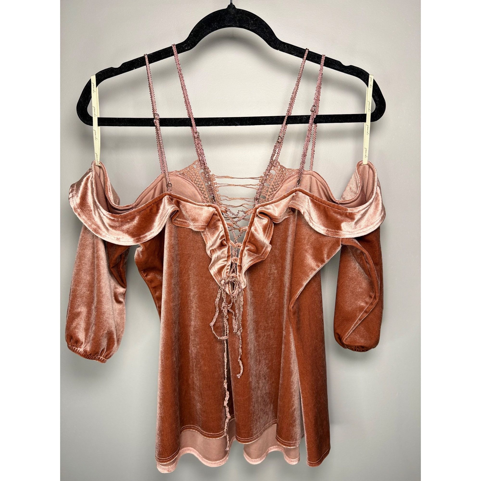 Other Gimmicks by BKE Velvet Cold Shoulder Lace-Up Blouse S Boho Size S / US 4 / IT 40 - 2 Thumbnail