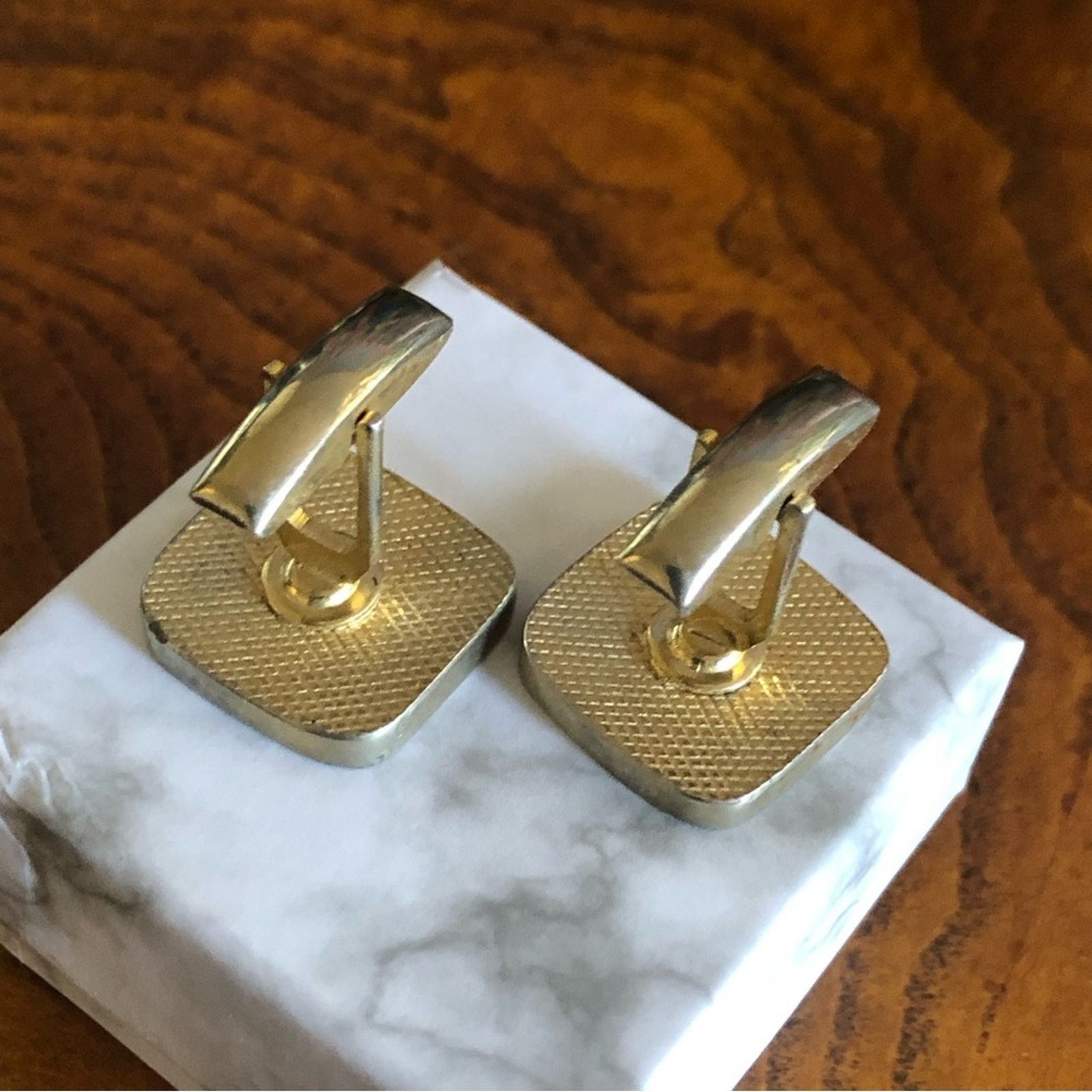 Vintage Vintage black enamel music note gold tone cuff links Size ONE SIZE - 7 Thumbnail