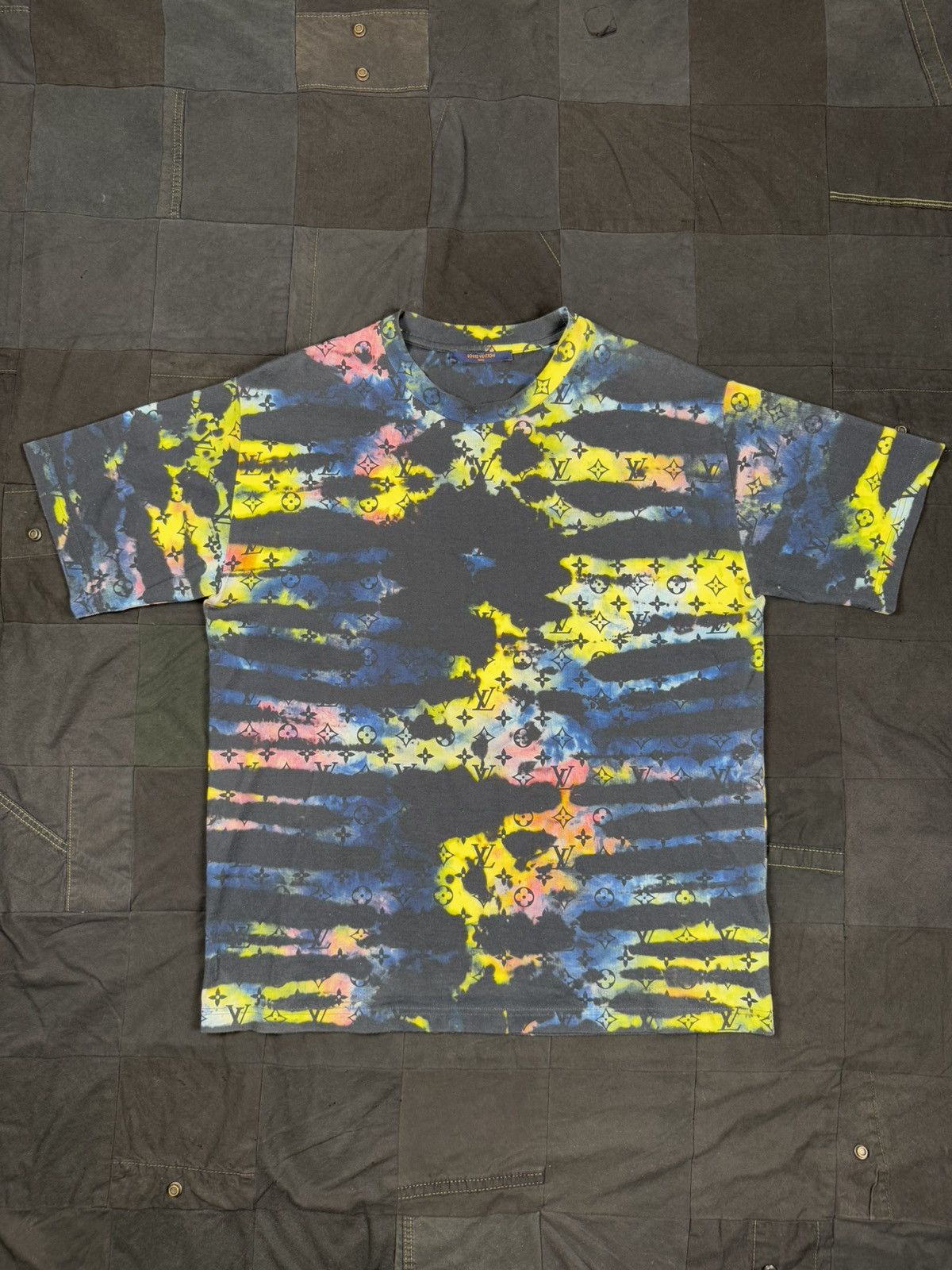 Louis Vuitton Tie Dye Monogram Tee Size US XL / EU 56 / 4 - 1 Thumbnail