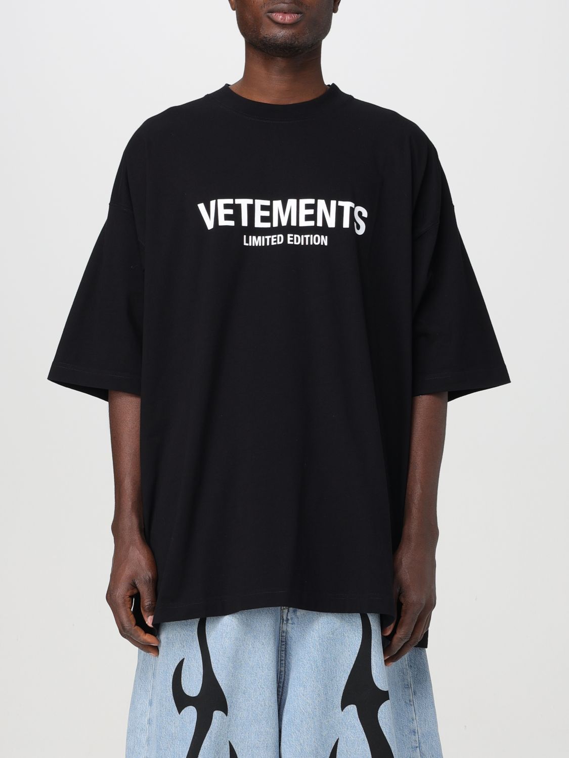 image of Vetements T-Shirt Men Black (Size Large)