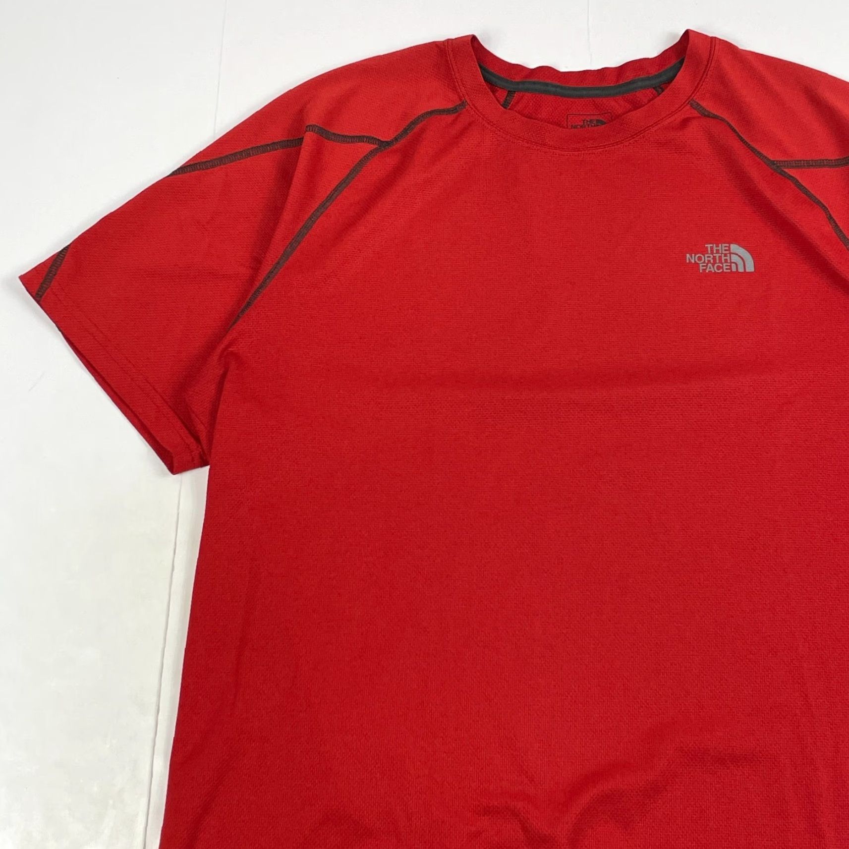The North Face VINTAGE The North Face Shirt Mens Medium Red Flashdry Short Sleeve Hiking Workout Gym Size US M / EU 48-50 / 2 - 2 Thumbnail