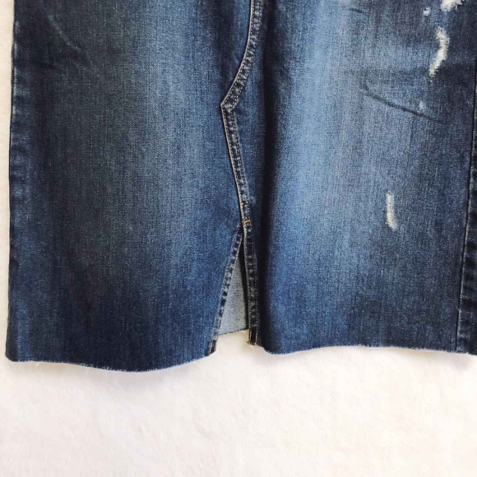 Loft LOFT Medium Wash Distressed Denim Skirt with Front Slit Size 26" / US 2 / IT 38 - 6 Thumbnail