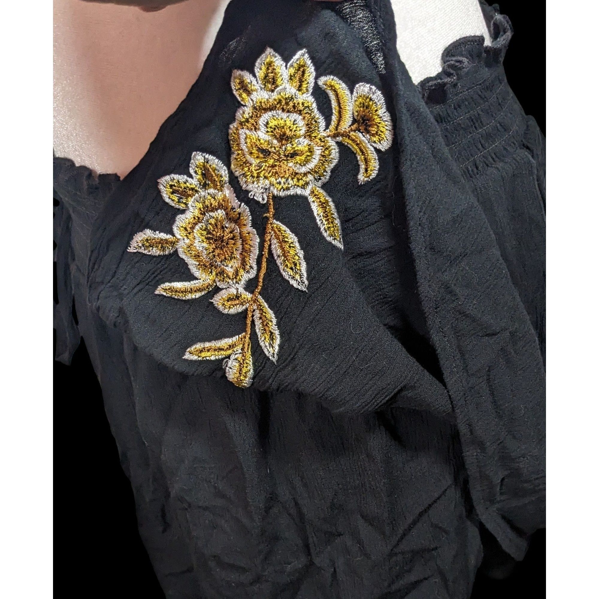 Kendall And Kylie Kendall & Kylie Black Shorts With Gold Floral Embroidery Size 32" / US 10 / IT 46 - 2 Thumbnail