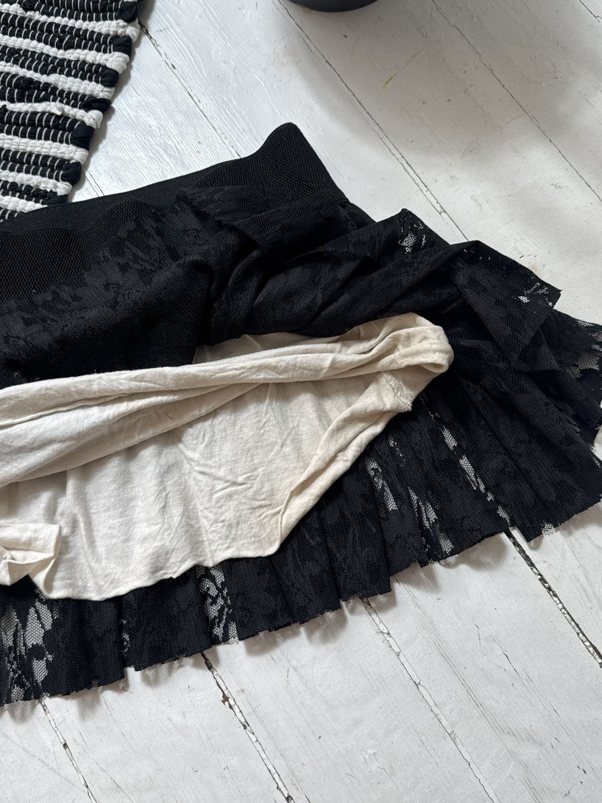 Other VINTAGE MESH 2000s LACE MINI SKIRT Size 28" / US 6 / IT 42 - 6 Thumbnail