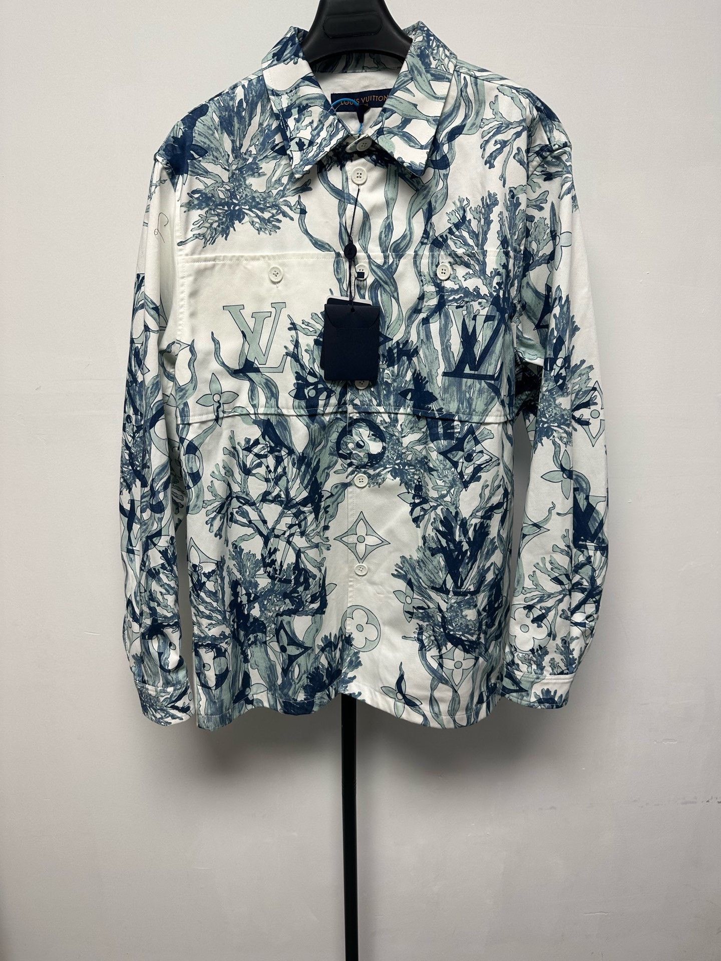 Louis Vuitton Louis Vuitton Printed Graphic Blue Shirt xs Men Size US XS / EU 42 / 0 - 1 Thumbnail