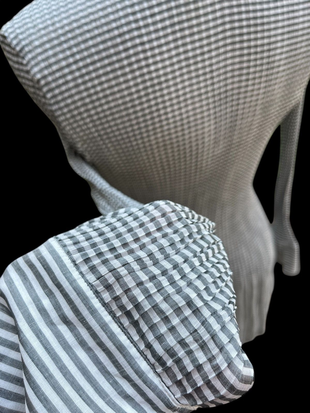 Pierre Cardin Vintage pleated blouse Size XS / US 0-2 / IT 36-38 - 10 Thumbnail