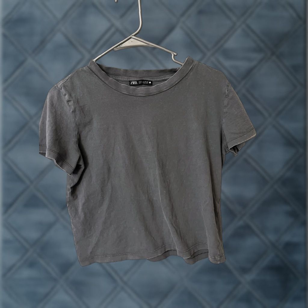 Zara Zara T Shirt Women’s Size Small Regular Cotton Gray Solid Crew Neck Short Sleeve Casual Vintage Art Style Basic Mens Womens Girls Boys Size S / US 4 / IT 40 - 1 Thumbnail