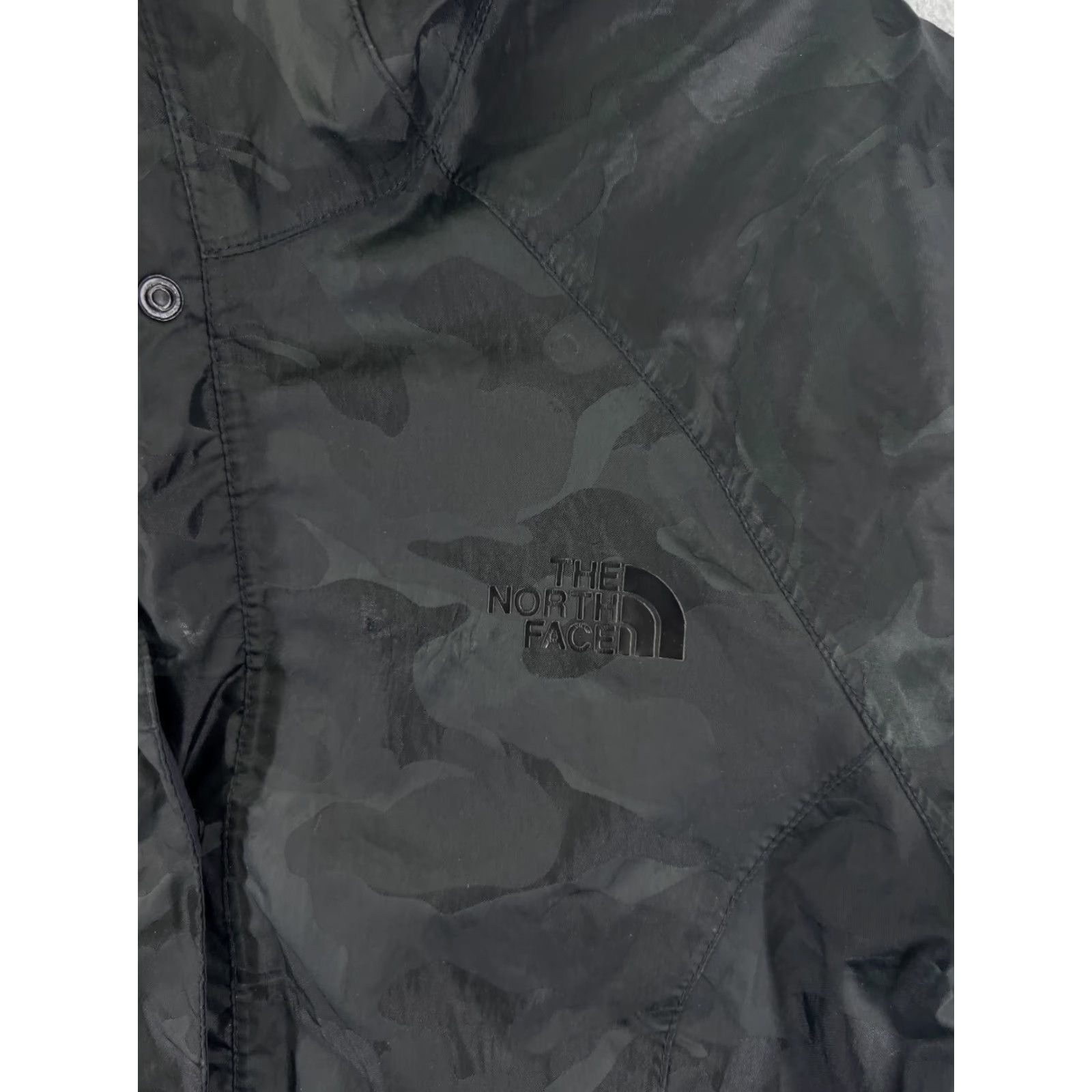 The North Face VINTAGE The North Face Jacket Women S Black Camouflage Full Zip Hooded Windbreaker READ Size S / US 4 / IT 40 - 6 Thumbnail