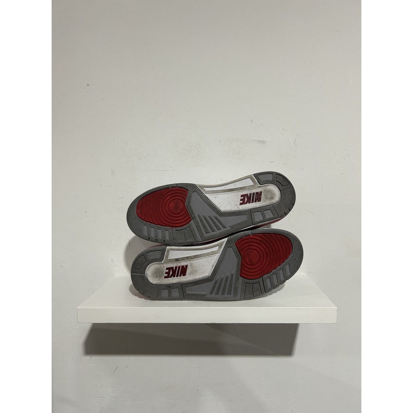 Jordan Brand JORDAN 3 FIRE RED SIZE 8.5 PREOWNED Size US 8.5 / EU 41-42 - 2 Thumbnail