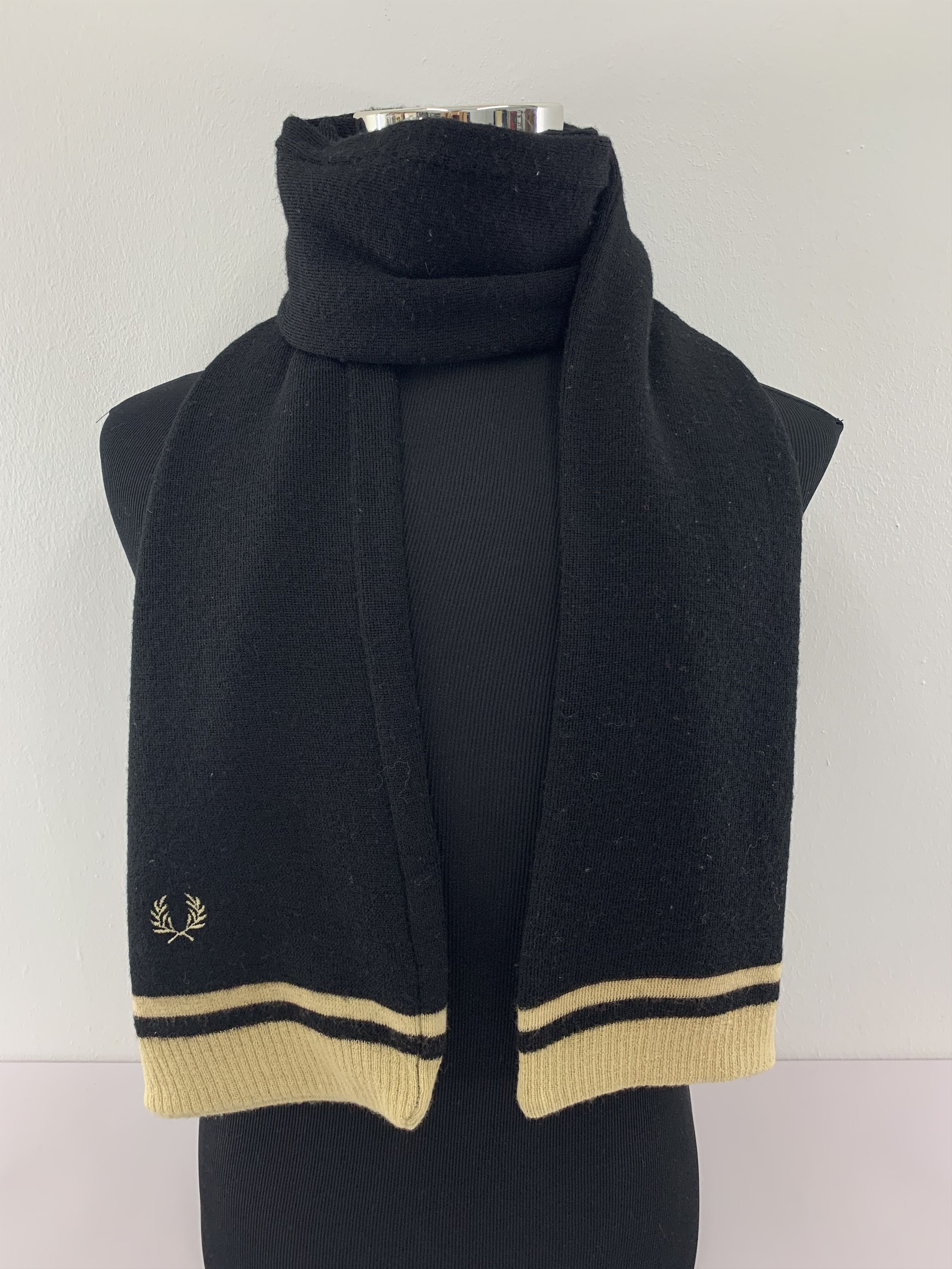 Fred Perry Fred Perry Scarf Wool Muffler Neck Wrap BL5145 Size ONE SIZE - 1 Thumbnail