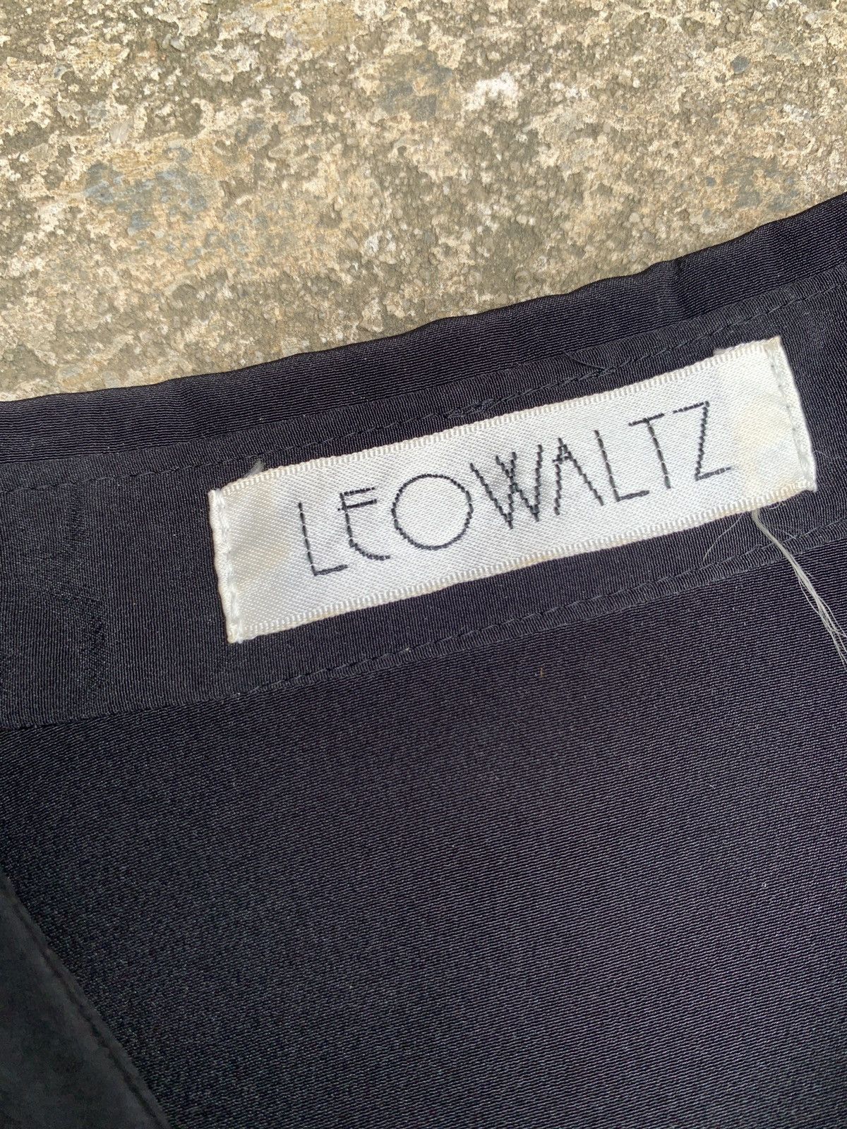 Japanese Brand 2000s LEOWALTZ Black Silk Goth Dressy Top Shirt Size M / US 6-8 / IT 42-44 - 11 Thumbnail