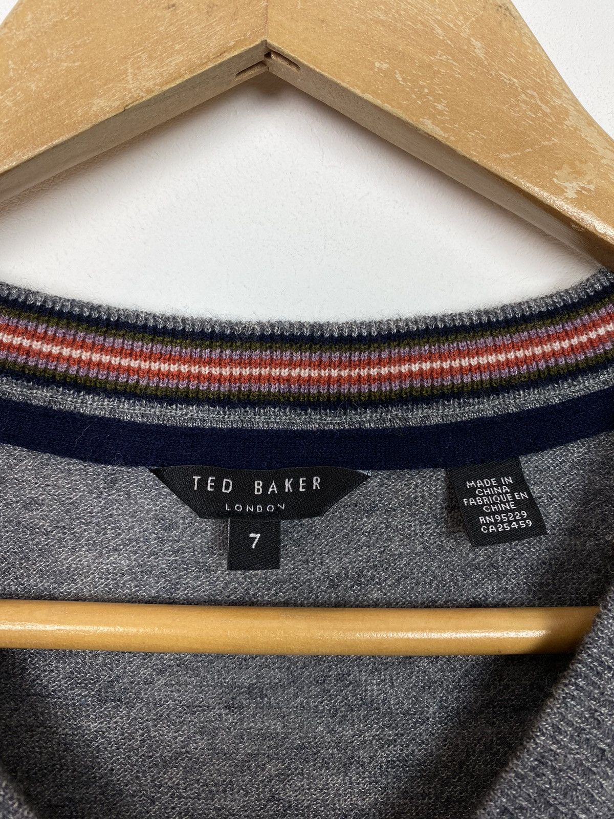 Ted Baker Ted Baker London V-Neck Wool Jumper Sweater Designer UK Grey Size US XL / EU 56 / 4 - 3 Thumbnail