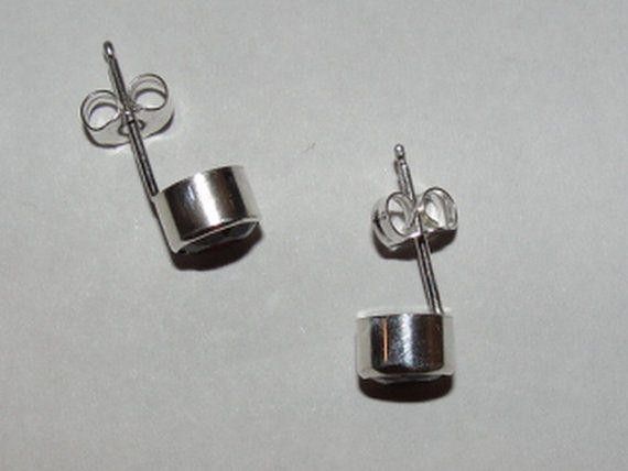 Designer Silver Faceted Red Garnet Bezel Set Birthstone Earrings Size ONE SIZE - 3 Thumbnail