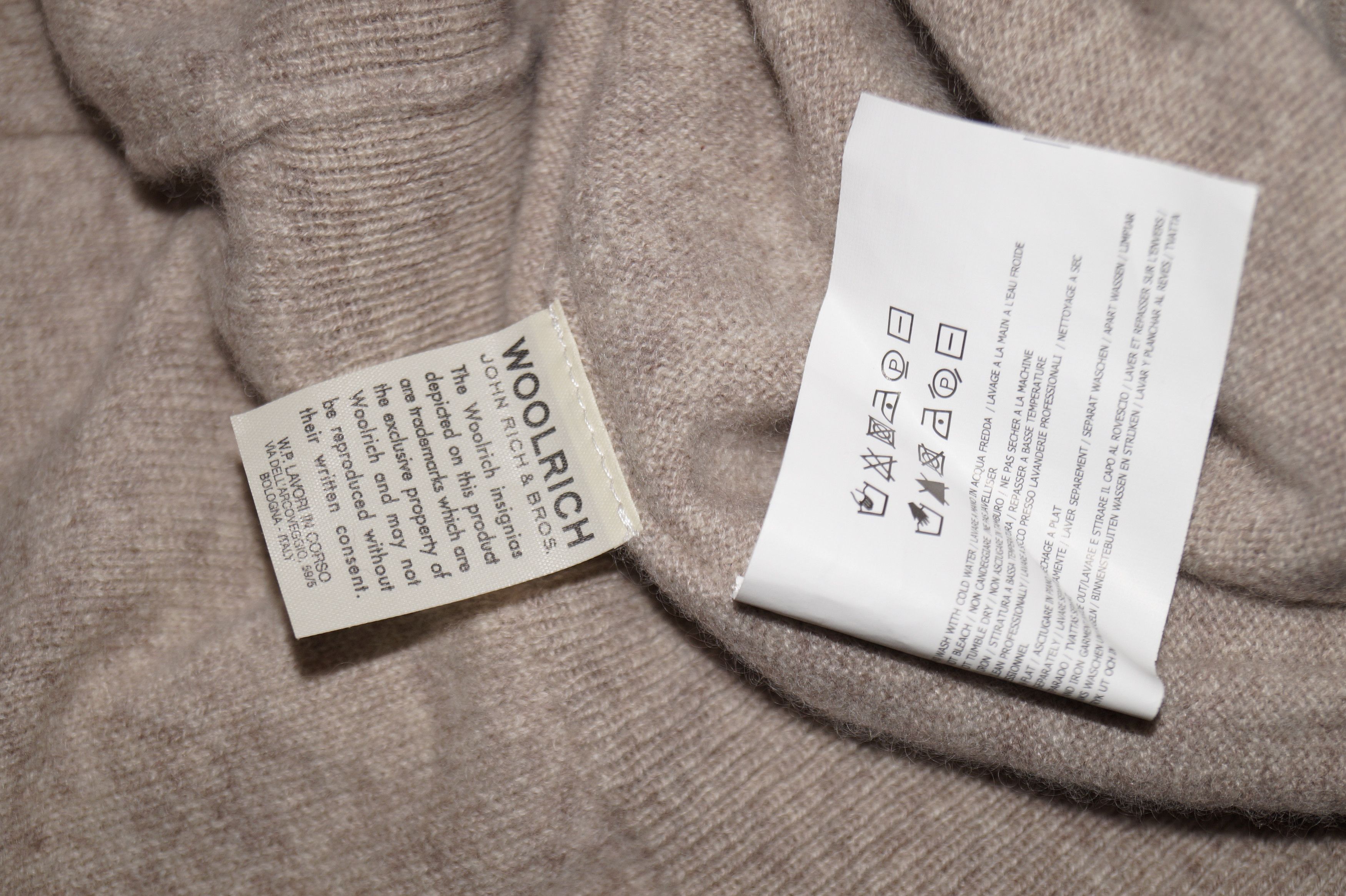 Woolrich Woolen Mills Superb luxury Woolrich cashmere Vneck sweater XL size Size US XL / EU 56 / 4 - 9 Thumbnail